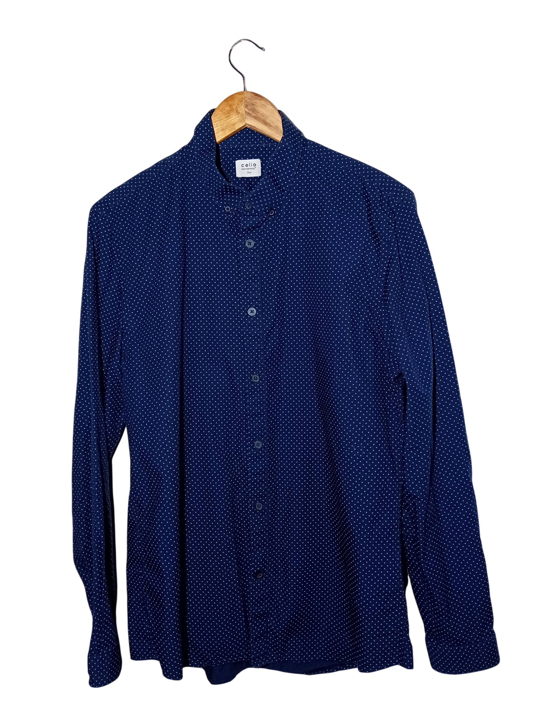Chemise Celio Slim Pois Bleue Marine L (T5184) Très bon état - 10,00 € Chemise Celio Slim Pois Bleue Marine L (T5184) Très bon état reconditionné disponible sur Label Emmaüs