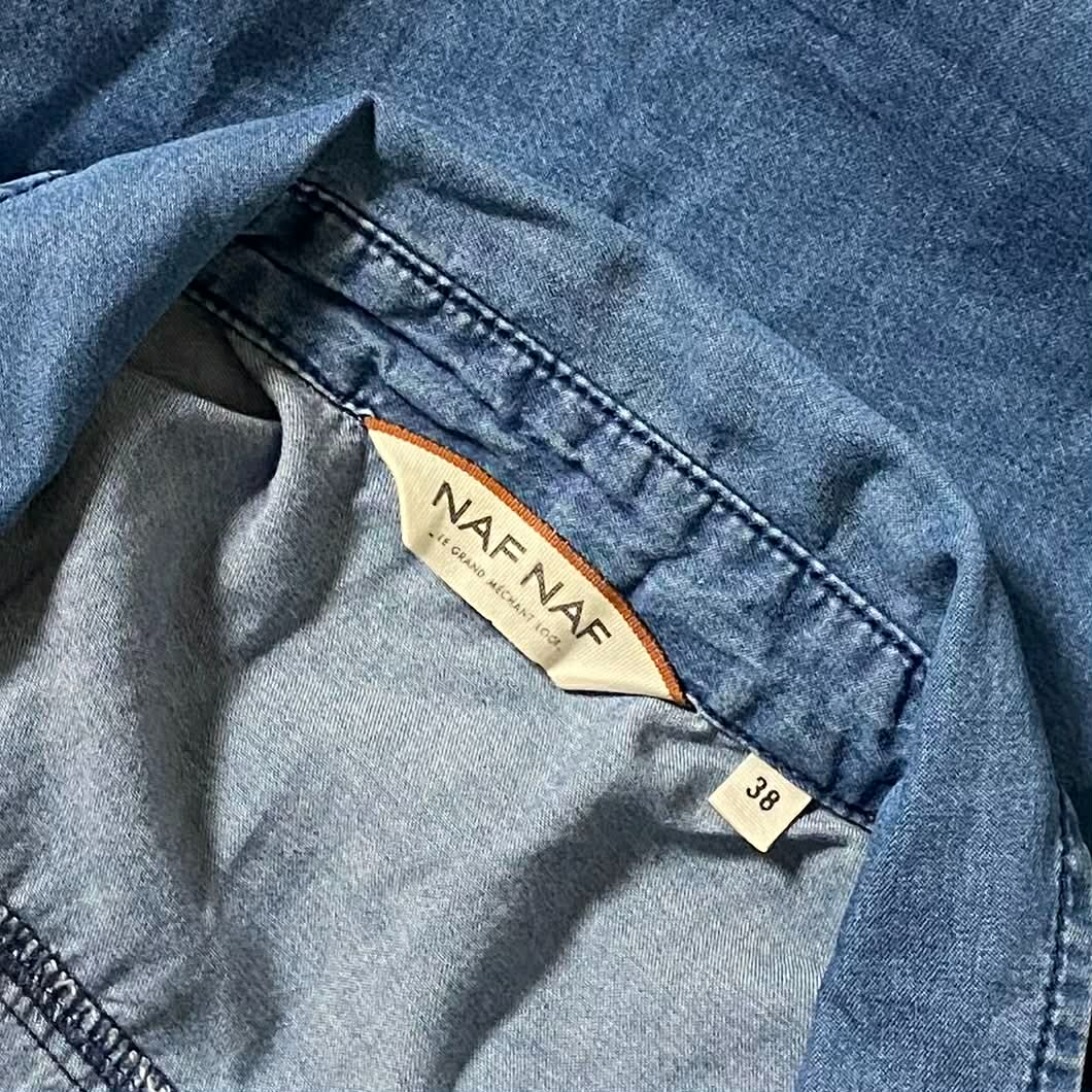 Voir photo 5 de Chemise en jean bleue pour femme - Naf Naf - 38 Chemise en jean bleue pour femme - Naf Naf - 38 Très bon état reconditionné photo 5
