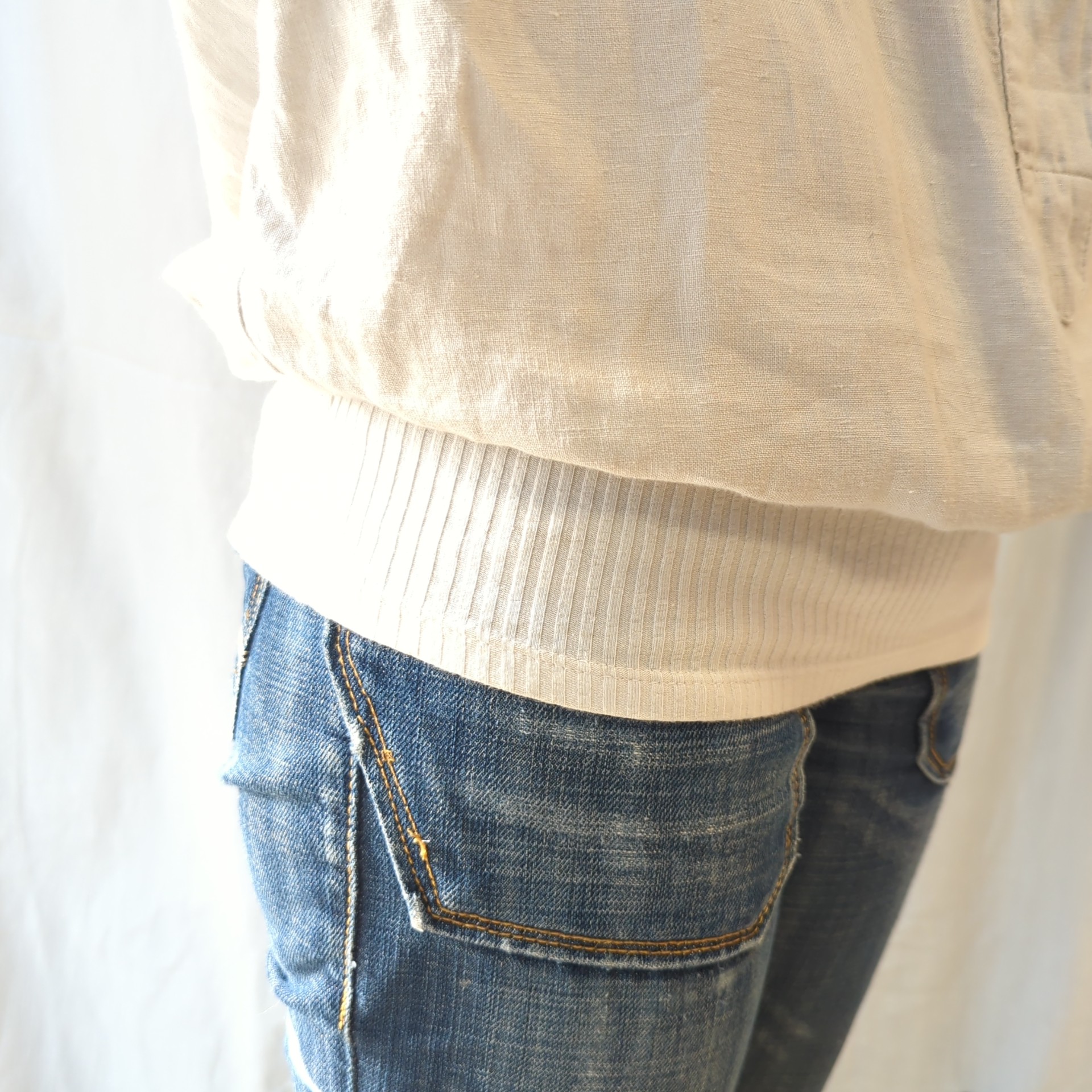 Voir photo 2 de Chemise en Lin de créatrice - Collection Upcyclée CartouCirc Chemise en Lin de créatrice - Collection Upcyclée CartouCirc Parfait état reconditionné photo 2