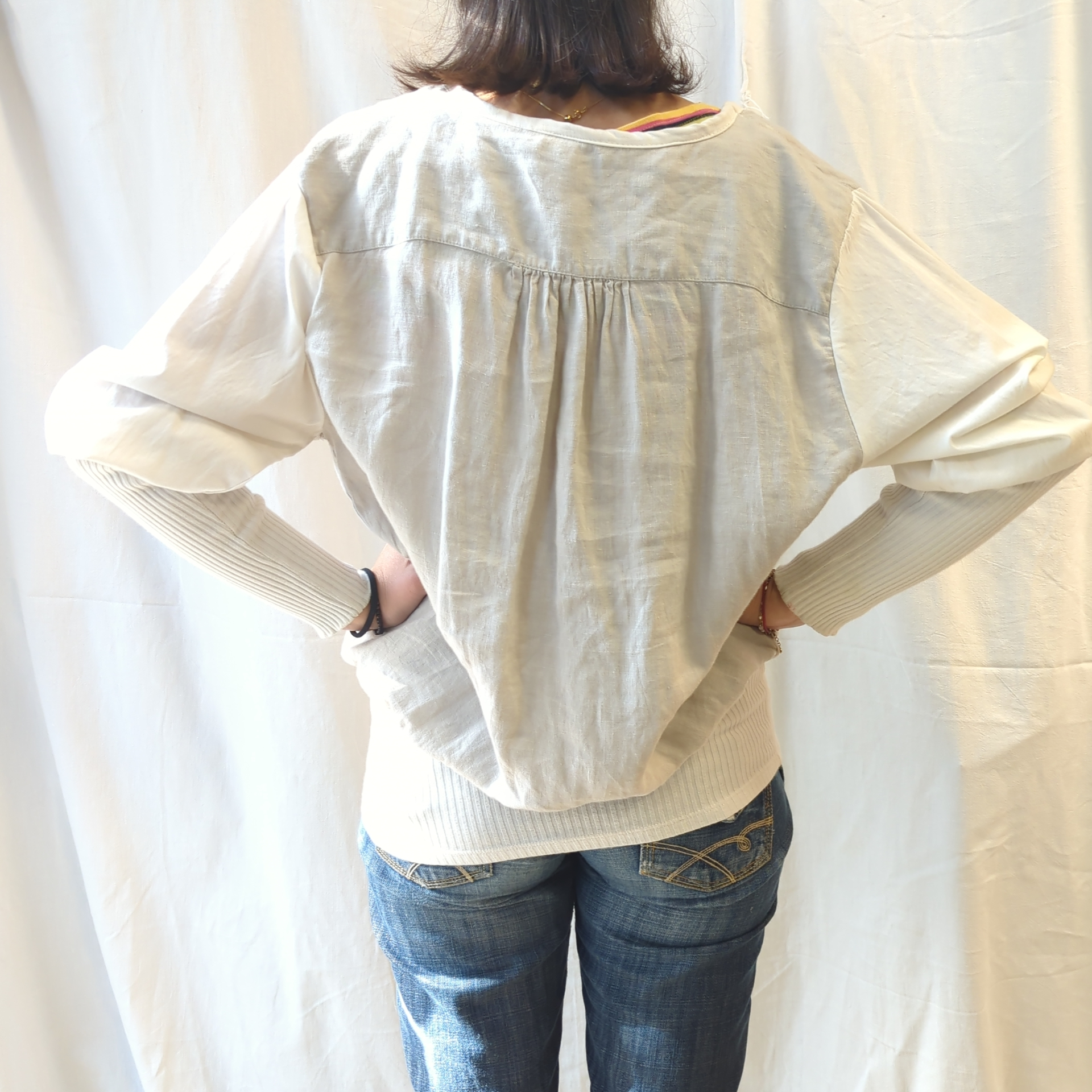 Voir photo 6 de Chemise en Lin de créatrice - Collection Upcyclée CartouCirc Chemise en Lin de créatrice - Collection Upcyclée CartouCirc Parfait état reconditionné photo 6