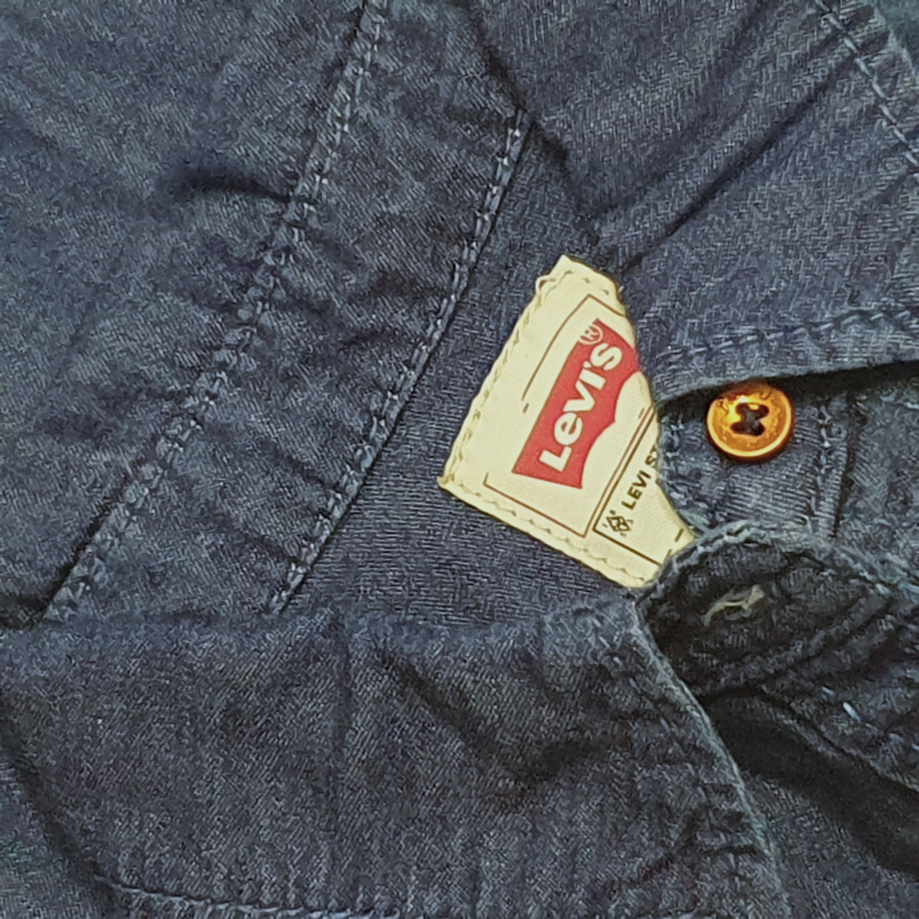 Voir photo 3 de Chemise Enfant - LEVIS - 4 Chemise Enfant - LEVIS - 4 Très bon état reconditionné photo 3