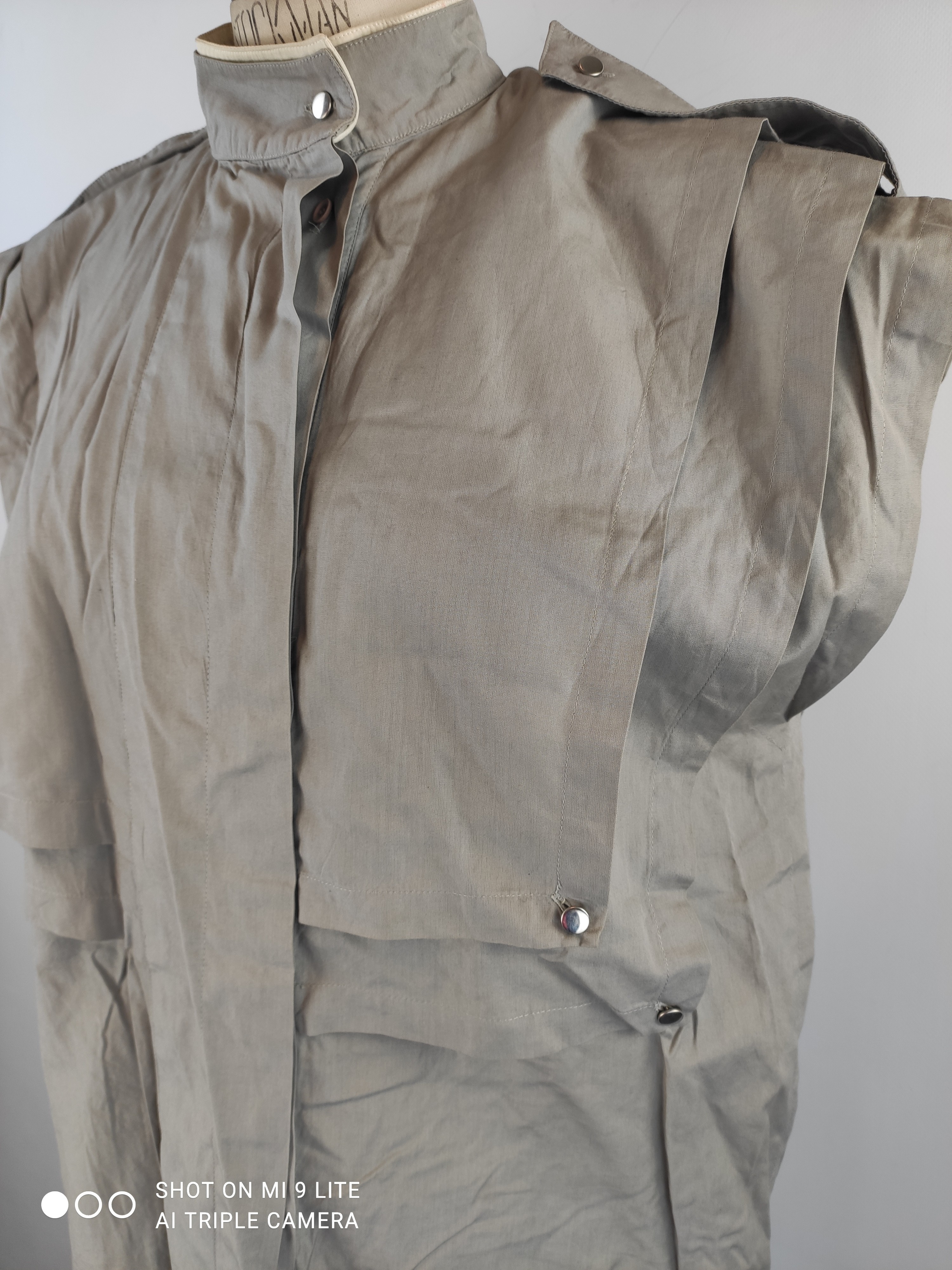Voir photo 4 de Chemise grise sans manches vintage safari – COMPLICE – Taille 42 (estimée) Chemise grise sans manches vintage safari – COMPLICE – Taille 42 (estimée) Bon état reconditionné photo 4