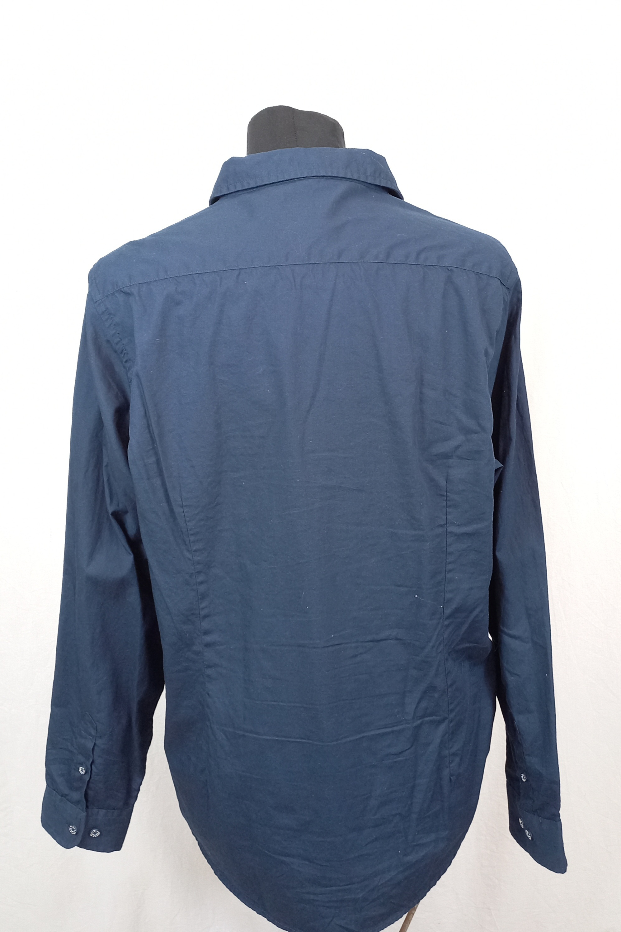 Voir photo 3 de Chemise H bleu marine TM " process black" liserai blanc épaule Chemise H bleu marine TM " process black" liserai blanc épaule reconditionné photo 3
