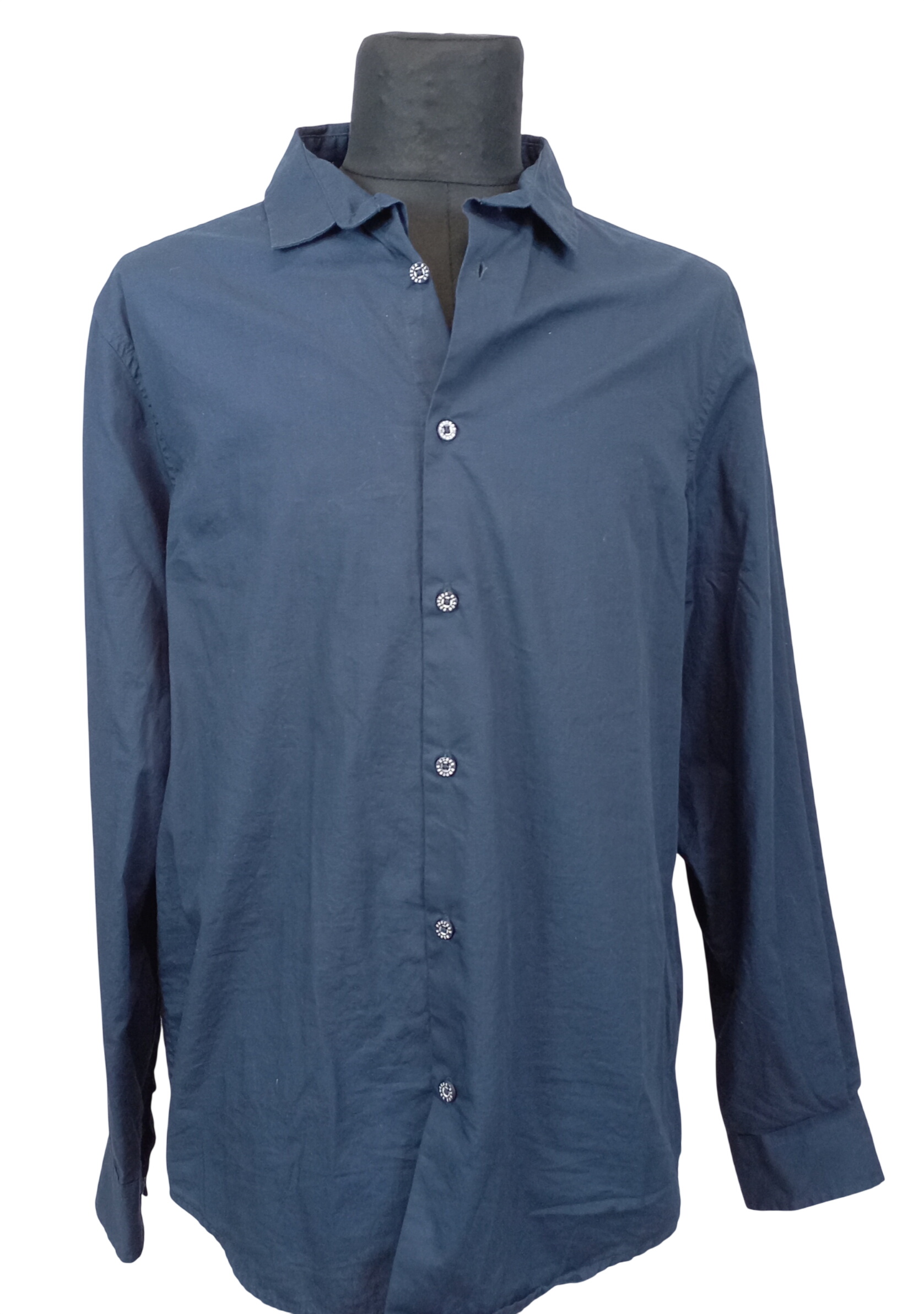 Chemise H bleu marine TM " process black" liserai blanc épaule - 10,00 € Chemise H bleu marine TM " process black" liserai blanc épaule reconditionné disponible sur Label Emmaüs