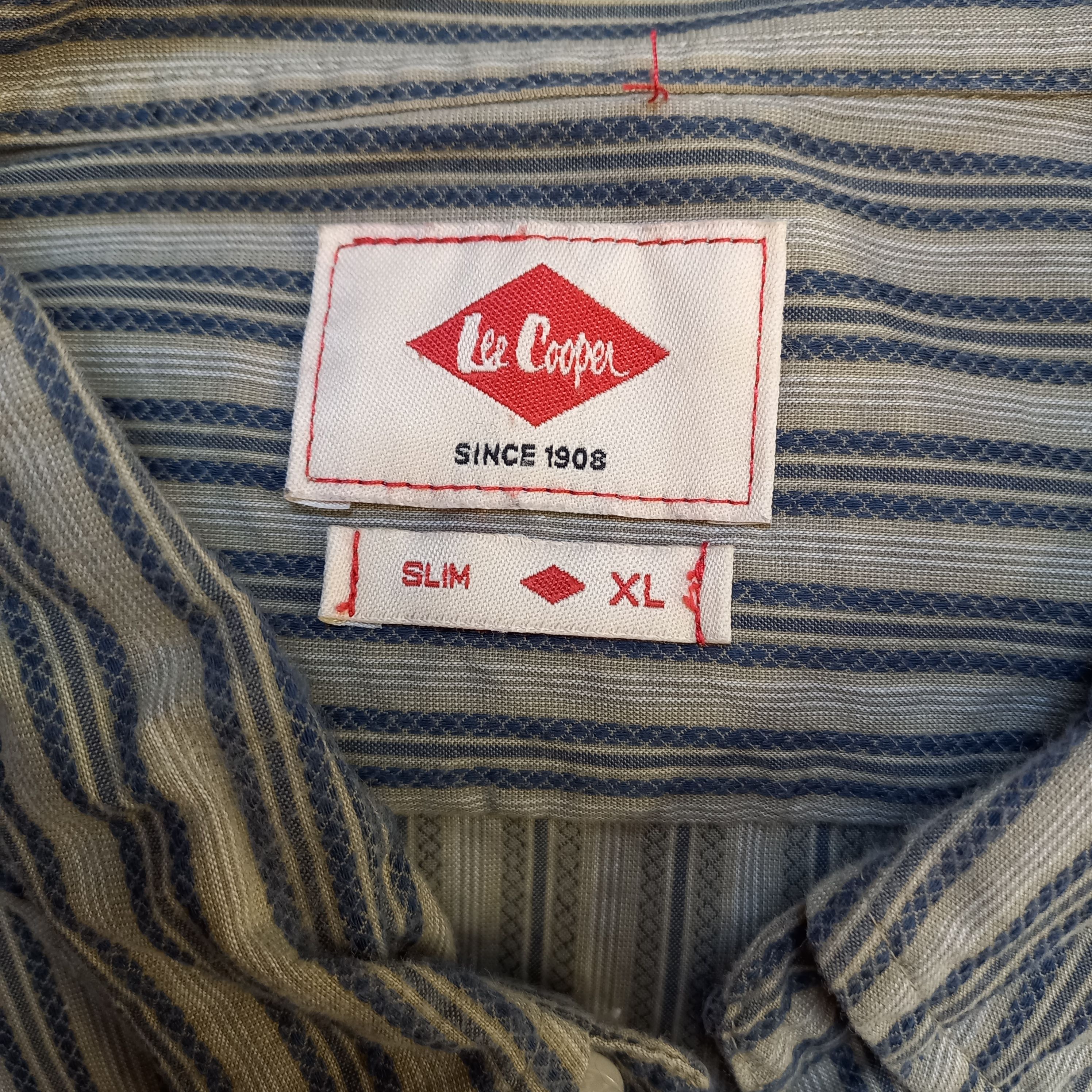 Voir photo 5 de Chemise H TXL "Lee Cooper" verte rayé bleu poche sur le devant Chemise H TXL "Lee Cooper" verte rayé bleu poche sur le devant Très bon état reconditionné photo 5