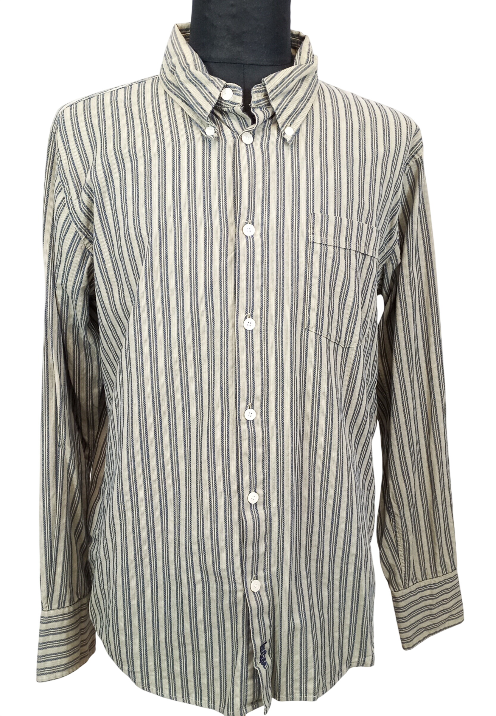 Chemise H TXL "Lee Cooper" verte rayé bleu poche sur le devant Très bon état - 10,00 € Chemise H TXL "Lee Cooper" verte rayé bleu poche sur le devant Très bon état reconditionné disponible sur Label Emmaüs