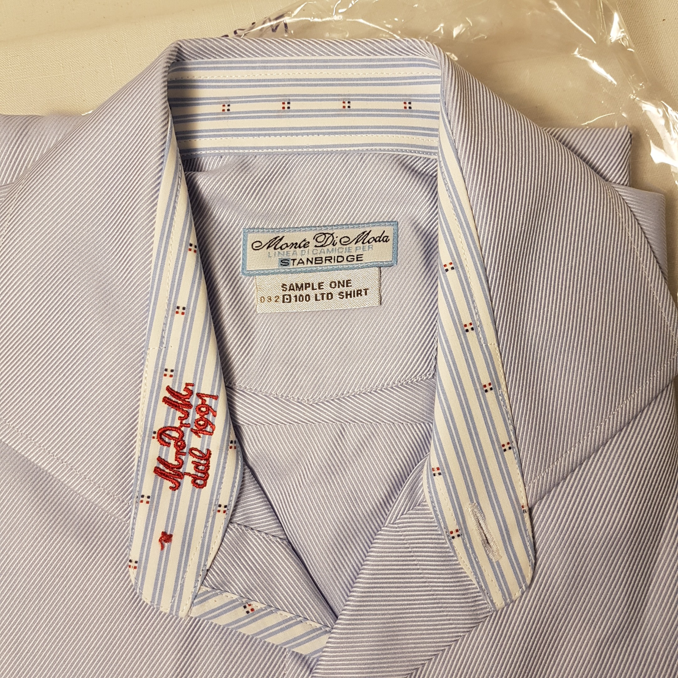 Voir photo 2 de Chemise homme à manches longues comme neuve 100% coton Chemise homme à manches longues comme neuve 100% coton Parfait état reconditionné photo 2