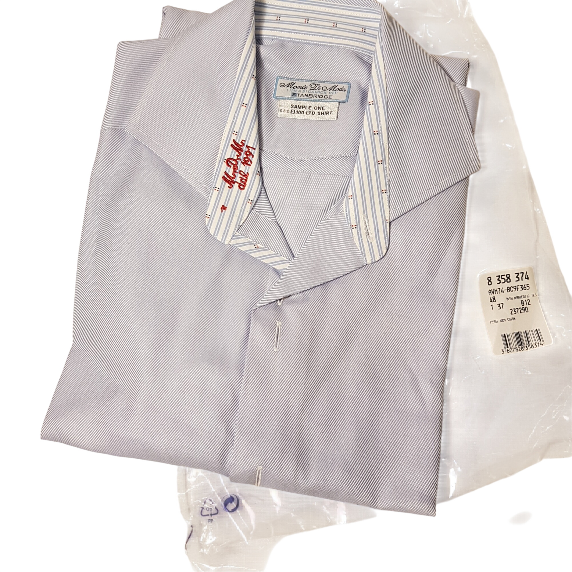 Chemise homme à manches longues comme neuve 100% coton Parfait état - 10,00 € Chemise homme à manches longues comme neuve 100% coton Parfait état reconditionné disponible sur Label Emmaüs