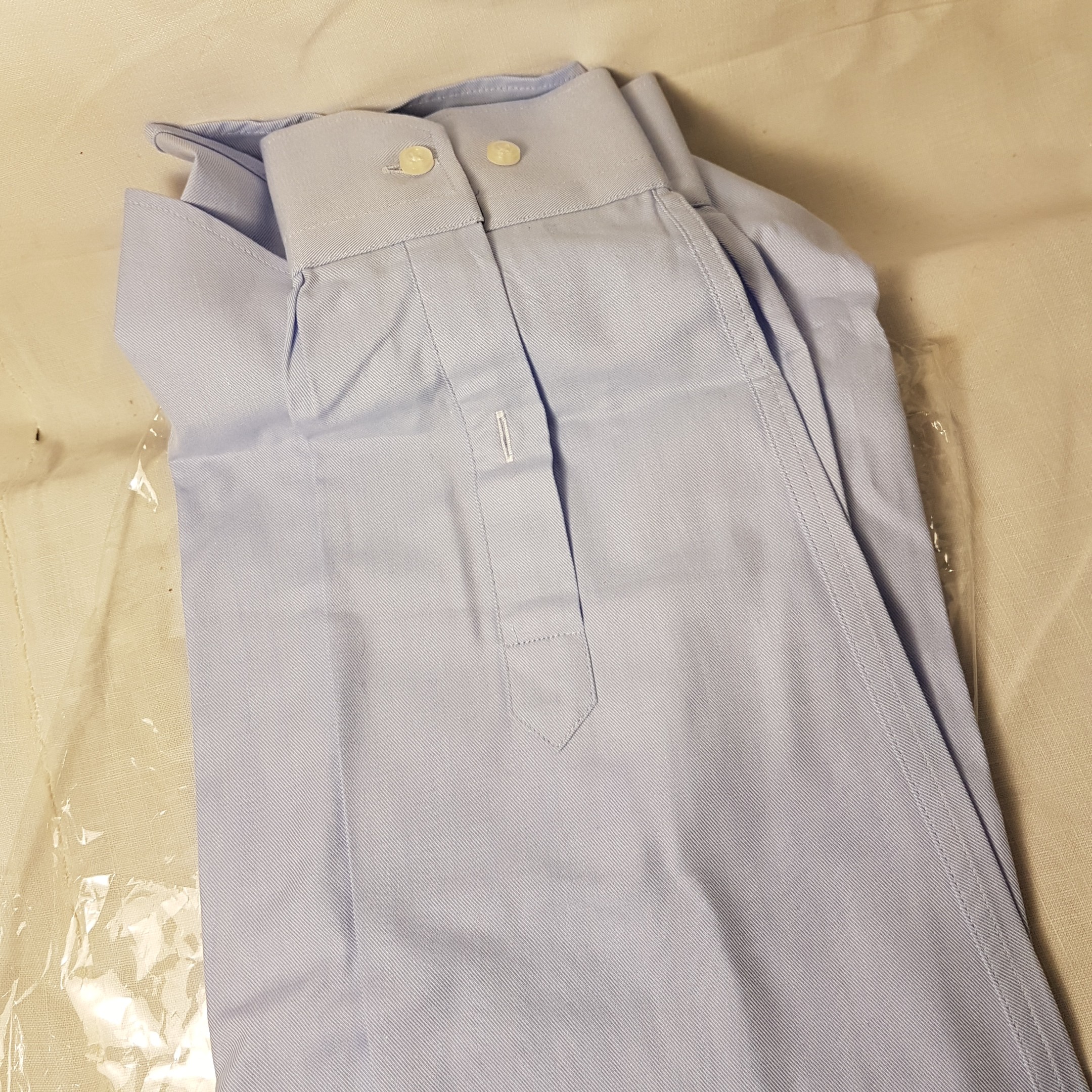 Voir photo 2 de Chemise homme manches longues comme neuve 100% coton T40 Chemise homme manches longues comme neuve 100% coton T40 Parfait état reconditionné photo 2
