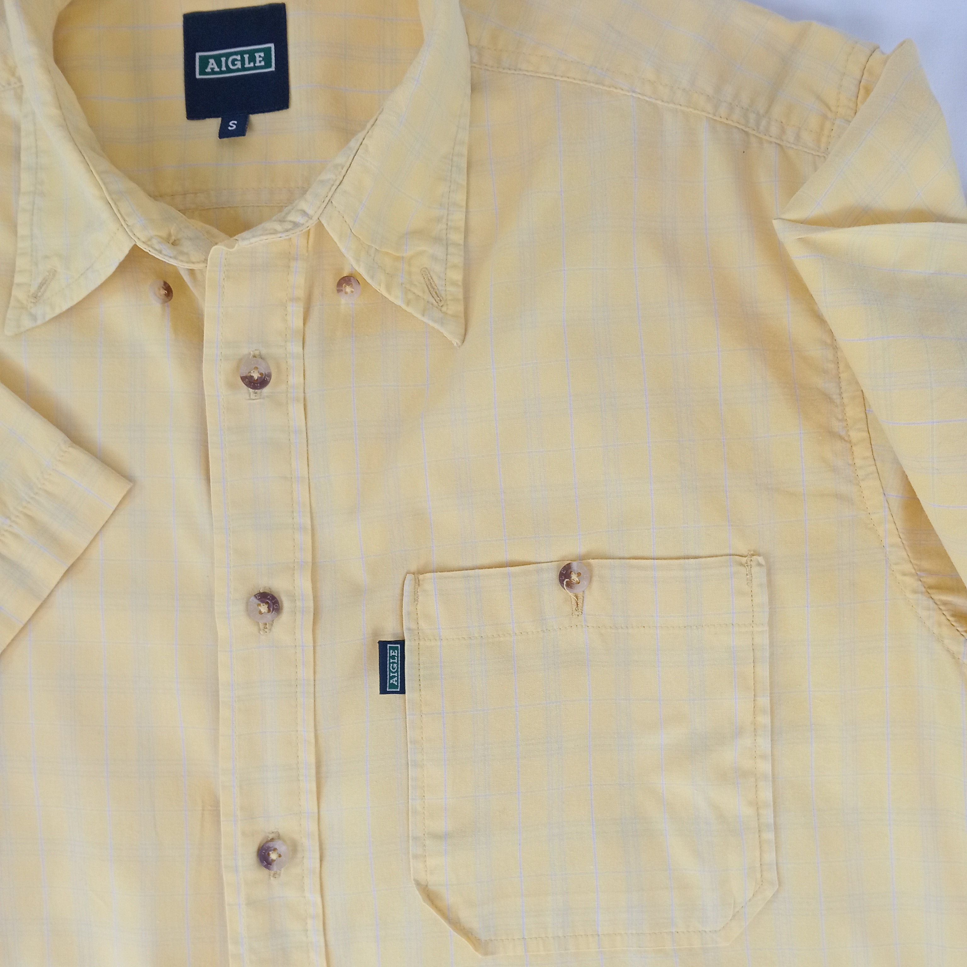 Voir photo 5 de Chemise - homme - marque Aigle - manches courtes - carreaux - couleur jaune - taille S (38) Chemise - homme - marque Aigle - manches courtes - carreaux - couleur jaune - taille S (38) Très bon état reconditionné photo 5