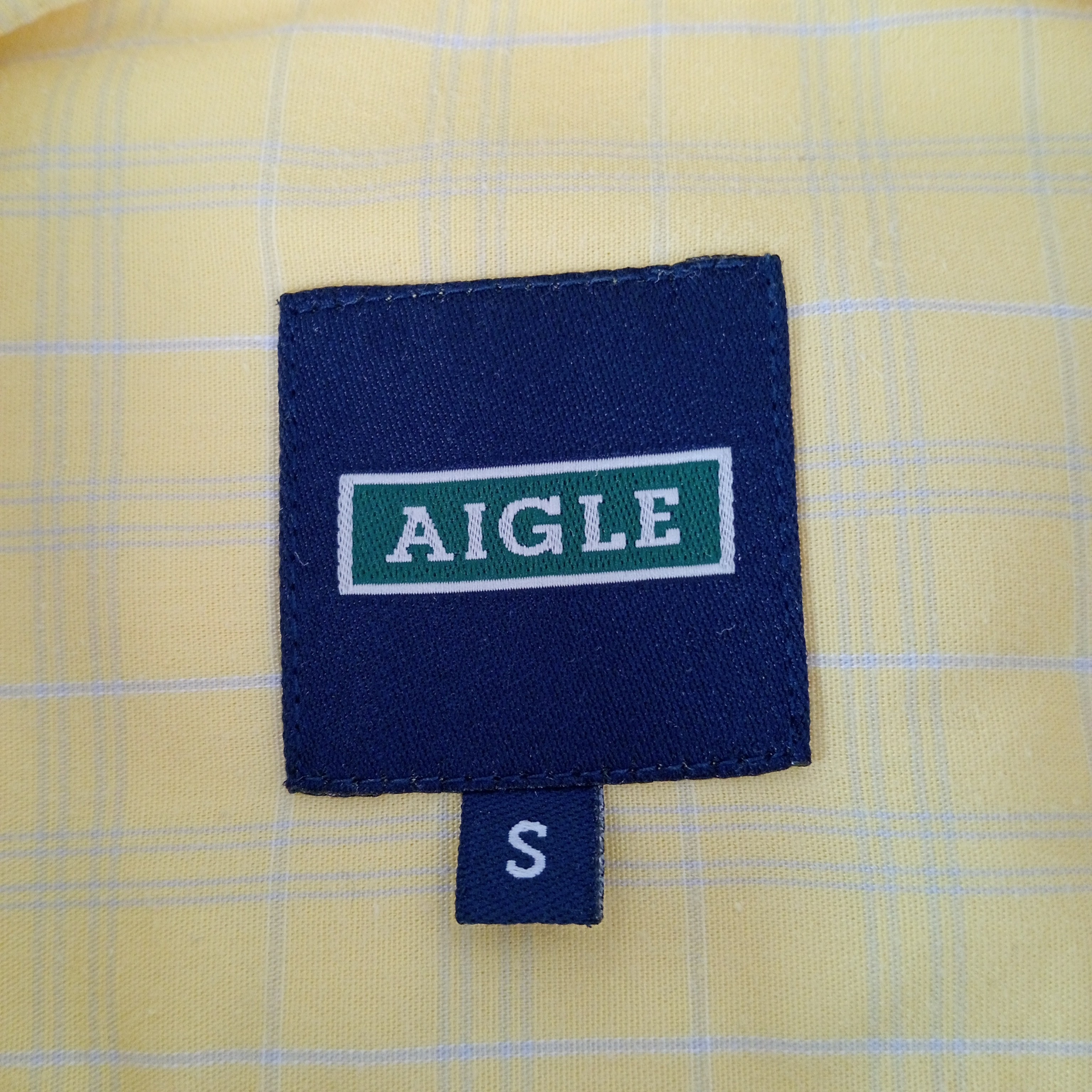 Voir photo 7 de Chemise - homme - marque Aigle - manches courtes - carreaux - couleur jaune - taille S (38) Chemise - homme - marque Aigle - manches courtes - carreaux - couleur jaune - taille S (38) Très bon état reconditionné photo 7