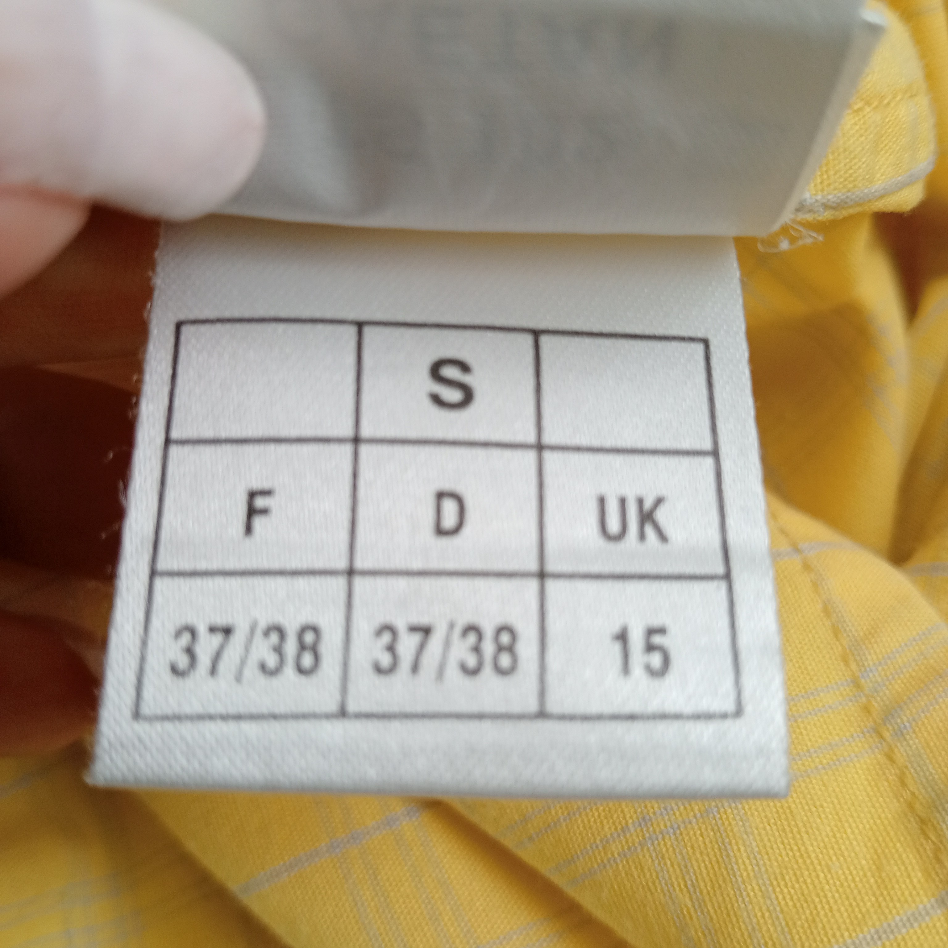 Voir photo 8 de Chemise - homme - marque Aigle - manches courtes - carreaux - couleur jaune - taille S (38) Chemise - homme - marque Aigle - manches courtes - carreaux - couleur jaune - taille S (38) Très bon état reconditionné photo 8