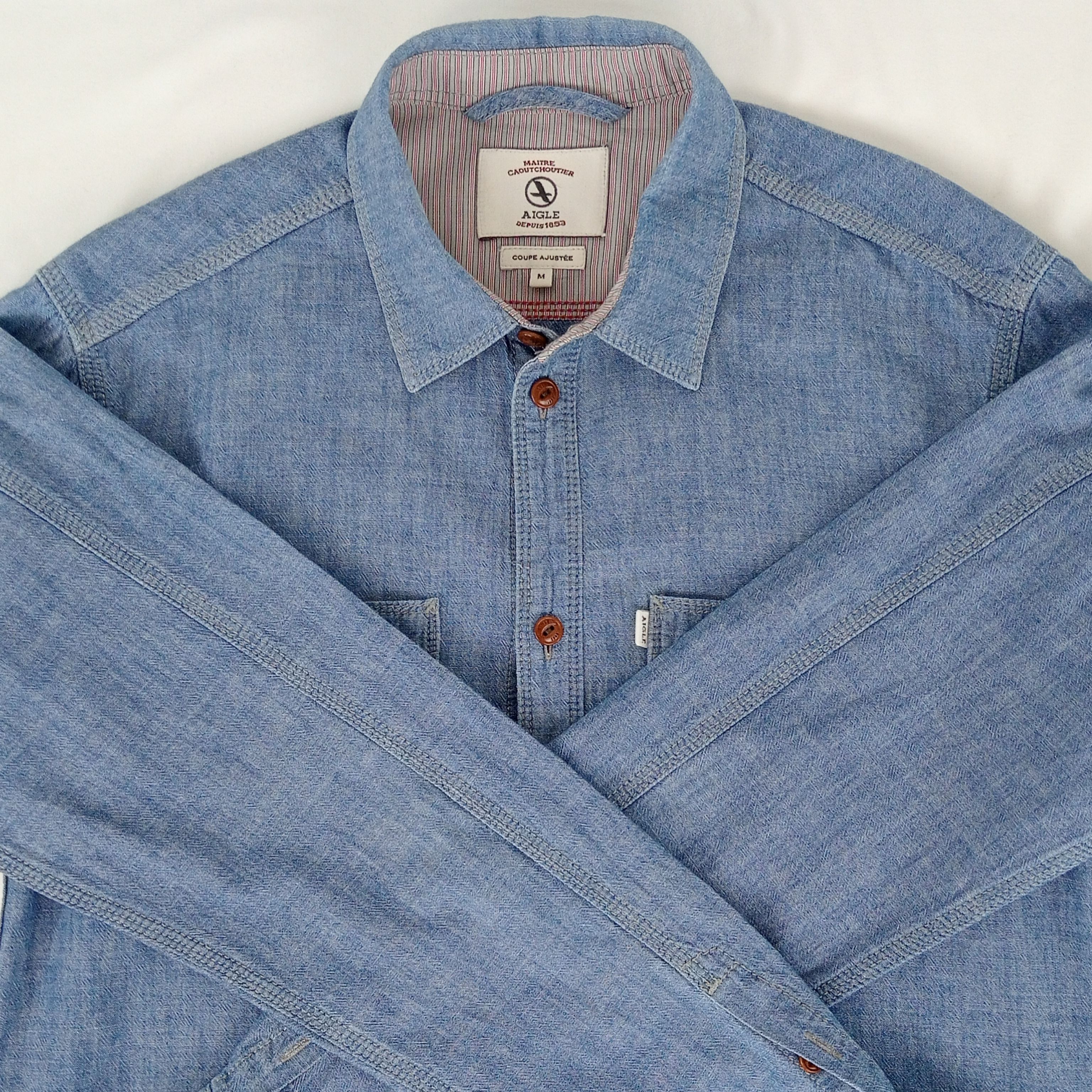 Voir photo 3 de Chemise - homme - marque Aigle - manches courtes - couleur bleu clair - taille M (40) Chemise - homme - marque Aigle - manches courtes - couleur bleu clair - taille M (40) Très bon état reconditionné photo 3
