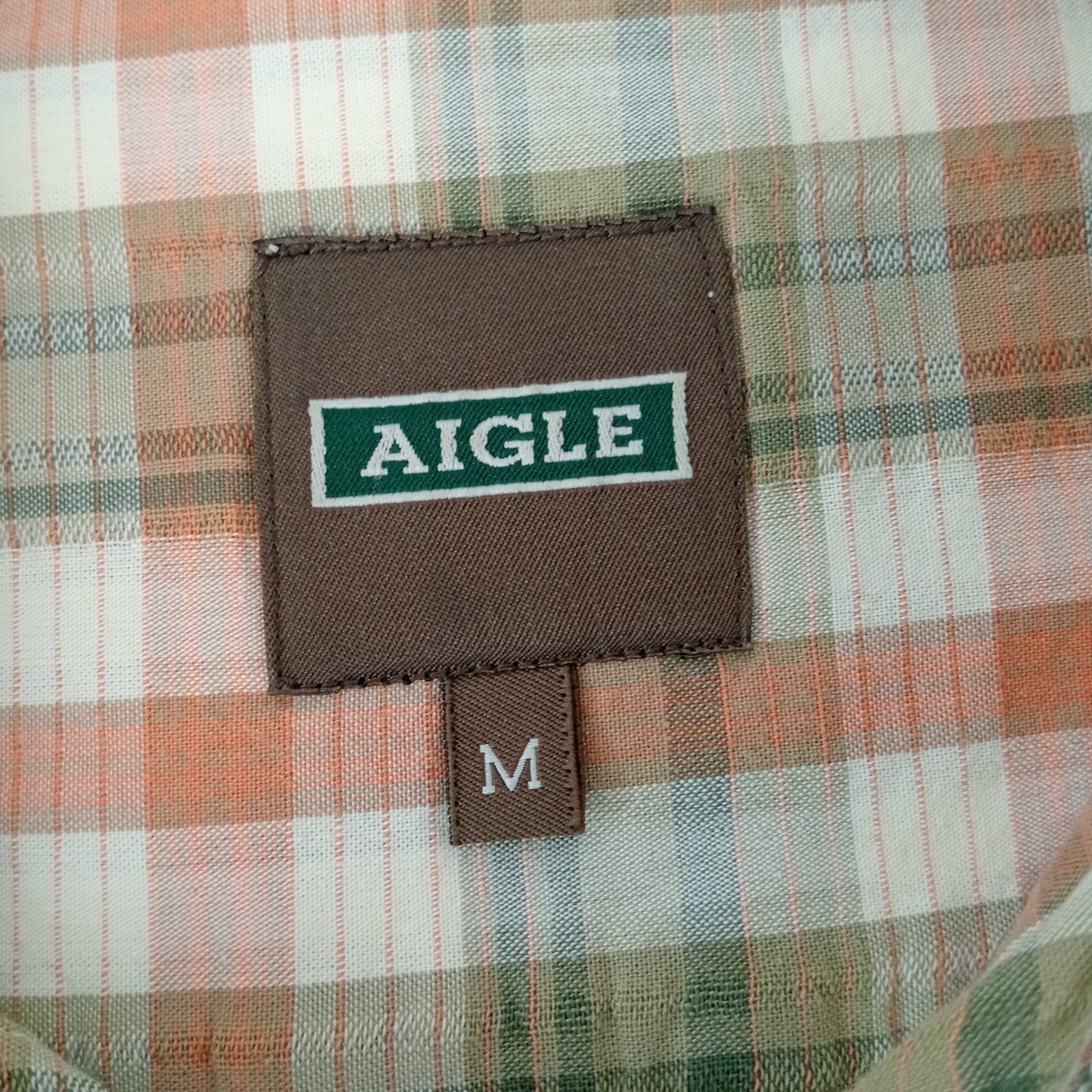 Voir photo 6 de Chemise - homme -marque Aigle - manches courtes - couleur marron citrouille et vert - taille M (40) Chemise - homme -marque Aigle - manches courtes - couleur marron citrouille et vert - taille M (40) Très bon état reconditionné photo 6