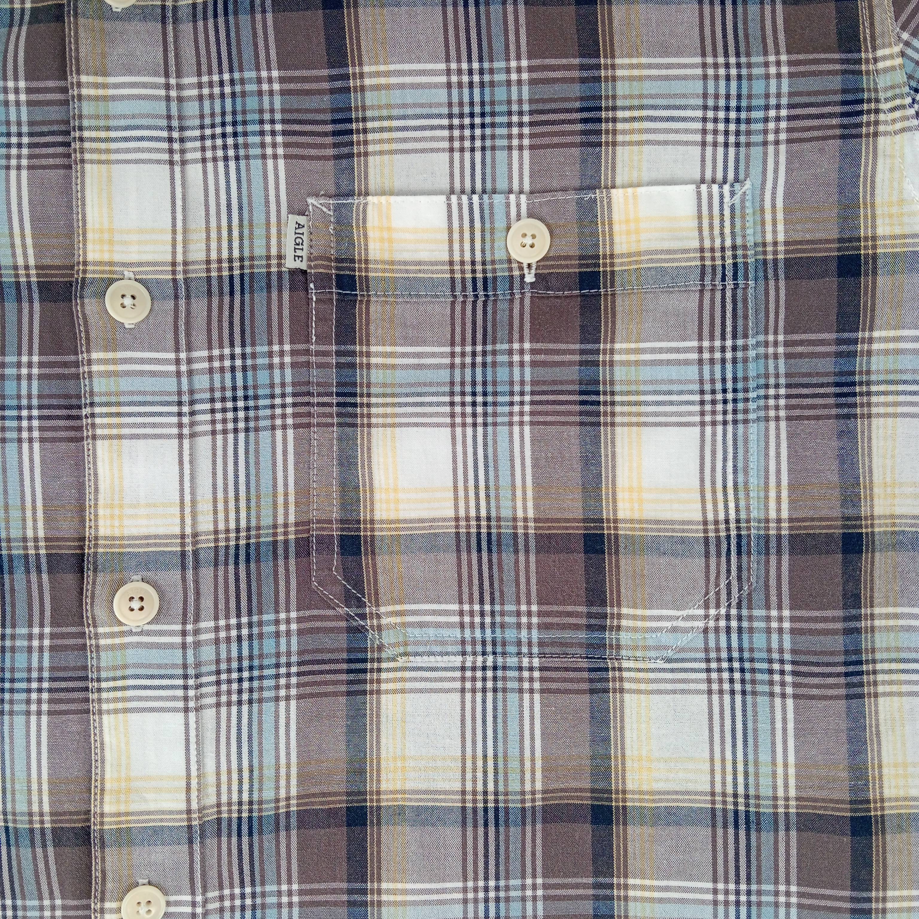 Voir photo 5 de Chemise - homme - marque Aigle - manches courtes - motif carreaux - couleur marron et beige - taille XL (44) Chemise - homme - marque Aigle - manches courtes - motif carreaux - couleur marron et beige - taille XL (44) Très bon état reconditionné photo 5