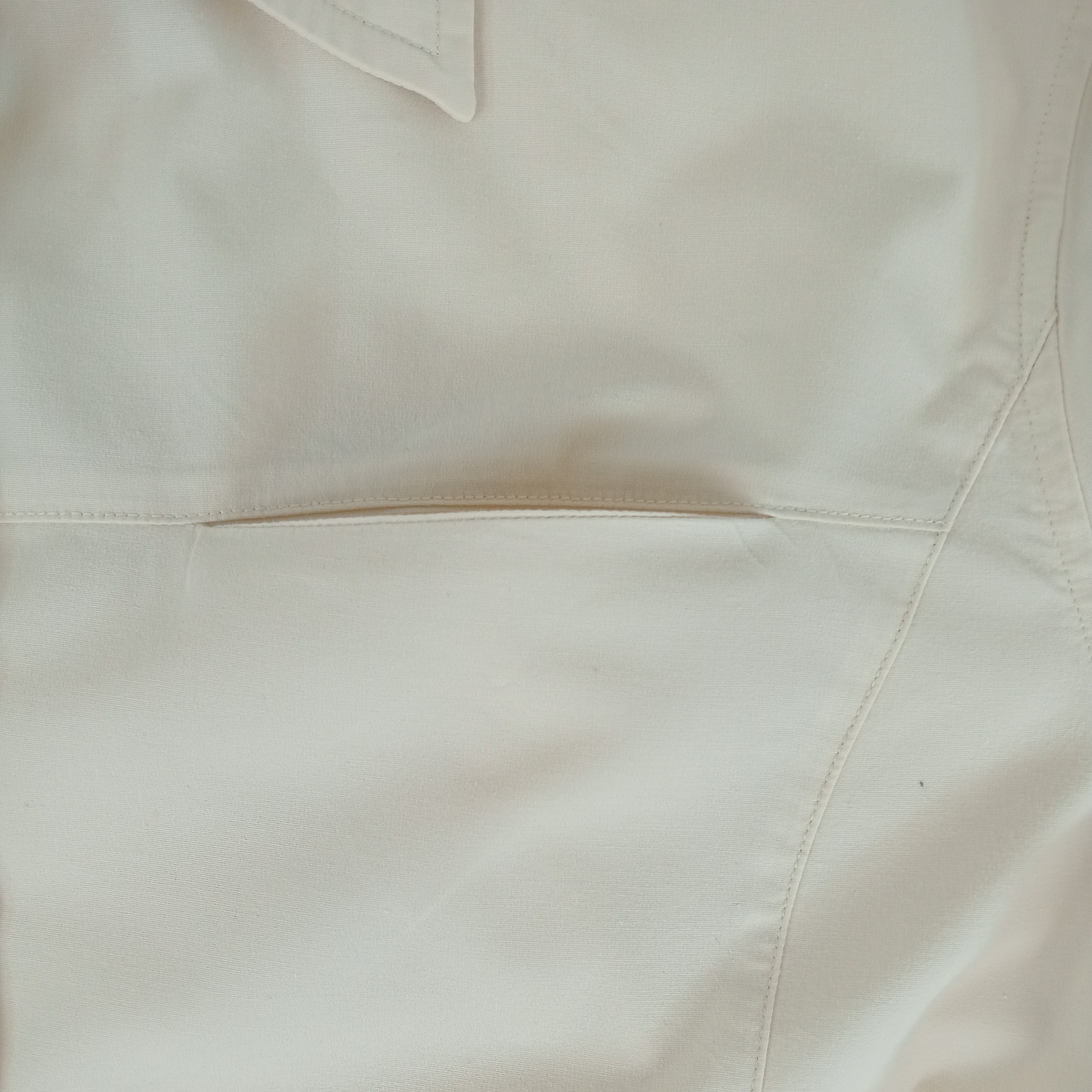 Voir photo 5 de Chemise - homme - marque Aigle - manches longue - couleur jaune champagne - taille S (38) Chemise - homme - marque Aigle - manches longue - couleur jaune champagne - taille S (38) Très bon état reconditionné photo 5