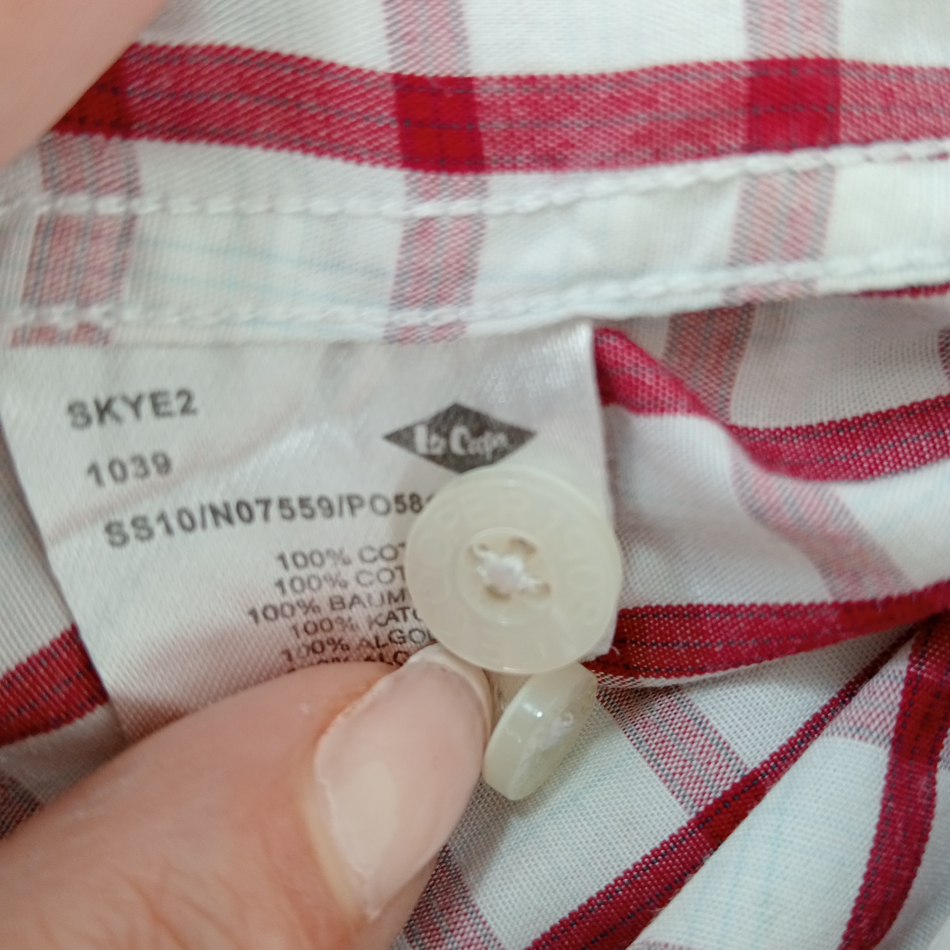 Voir photo 6 de Chemise - homme - marque Lee Cooper - manches courtes - couleur blanc et rouge - taille M (40) Chemise - homme - marque Lee Cooper - manches courtes - couleur blanc et rouge - taille M (40) Très bon état reconditionné photo 6