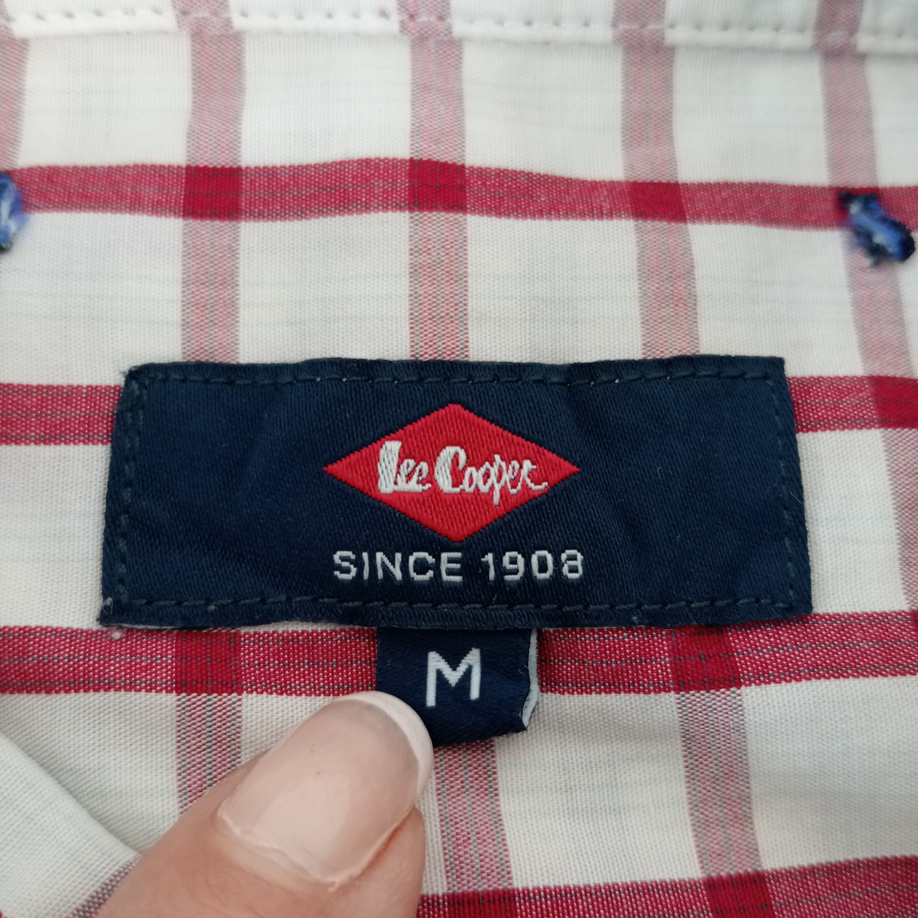 Voir photo 7 de Chemise - homme - marque Lee Cooper - manches courtes - couleur blanc et rouge - taille M (40) Chemise - homme - marque Lee Cooper - manches courtes - couleur blanc et rouge - taille M (40) Très bon état reconditionné photo 7