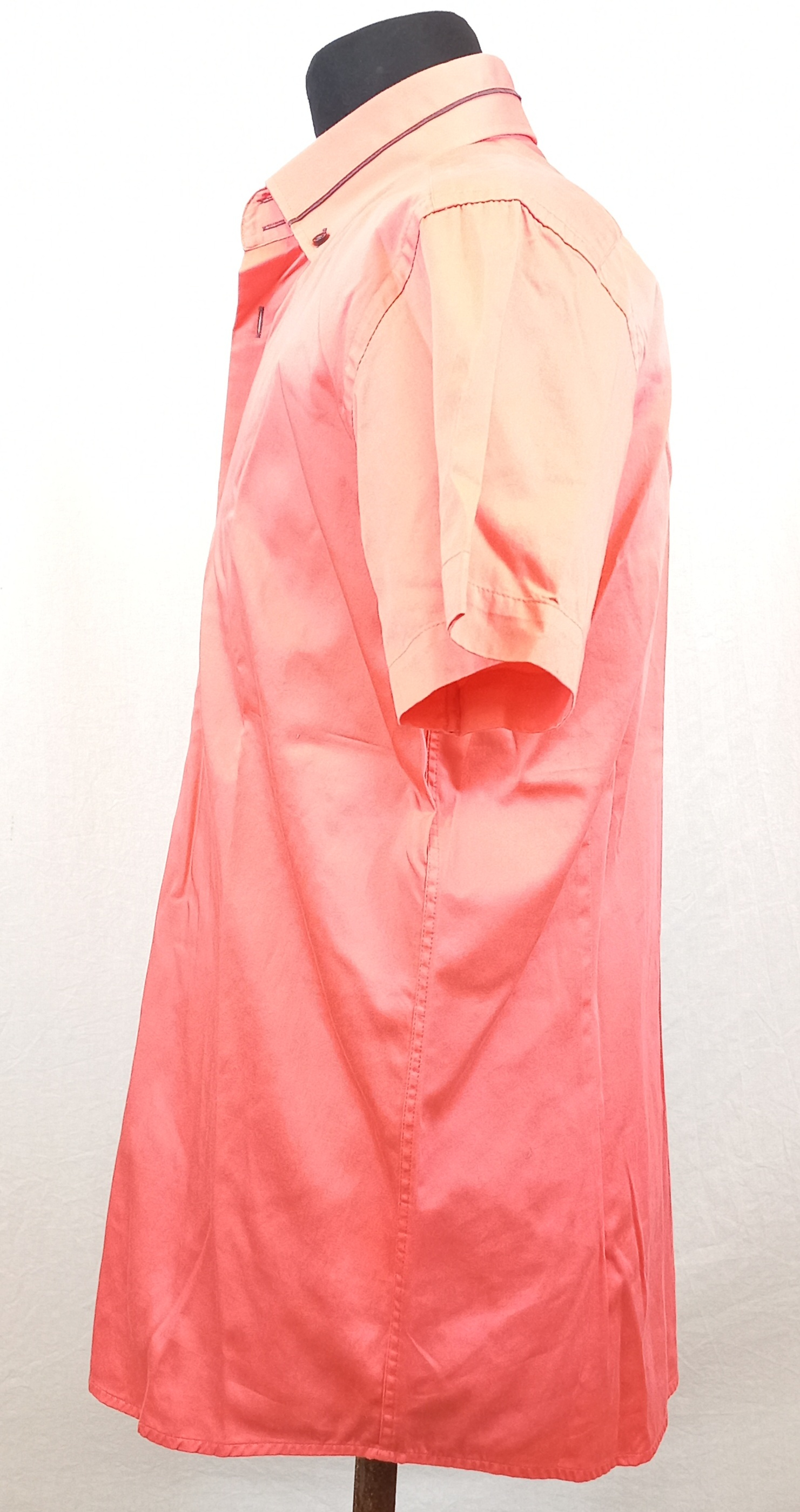 Voir photo 2 de Chemise homme "STUDIO ARMAND THIERRY"couleur corail manches courtes col classique coupe ajustée T-L Chemise homme "STUDIO ARMAND THIERRY"couleur corail manches courtes col classique coupe ajustée T-L Très bon état reconditionné photo 2