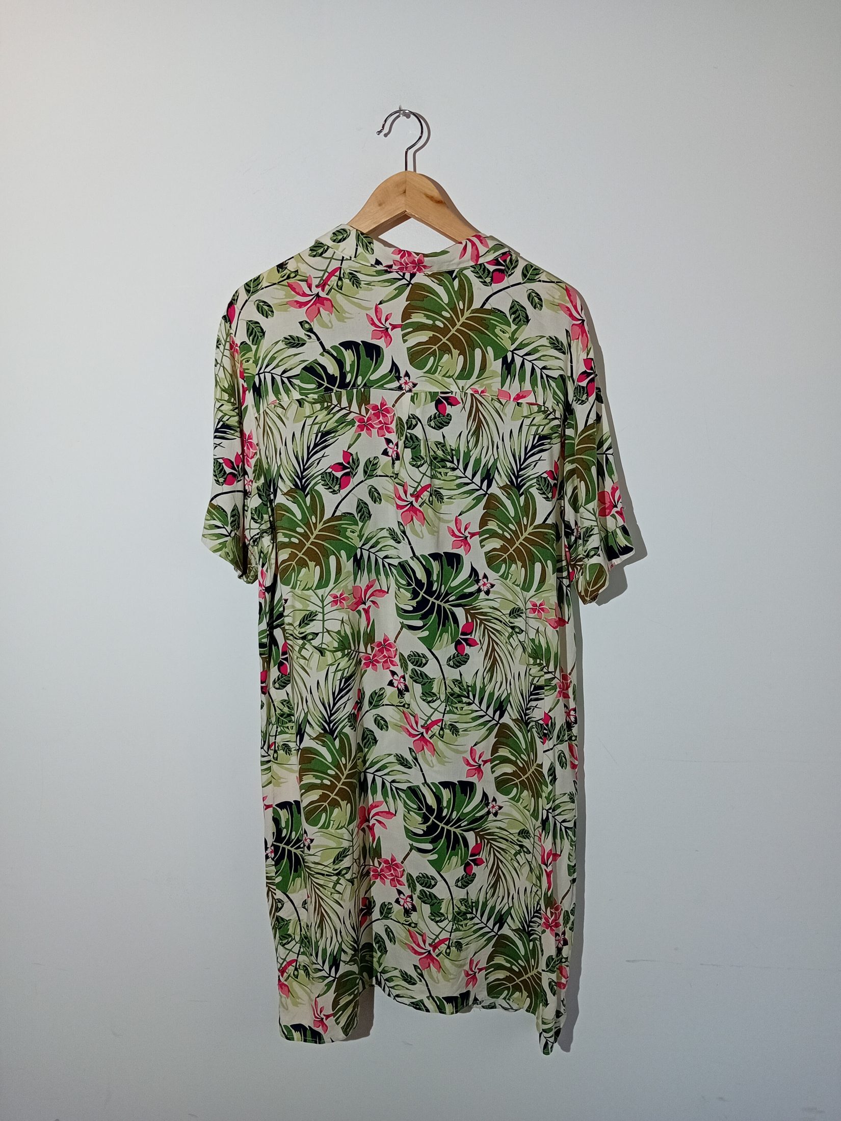Voir photo 2 de Chemise Longue À Motif Tropical Damart 48 (T5975) Chemise Longue À Motif Tropical Damart 48 (T5975) Très bon état reconditionné photo 2