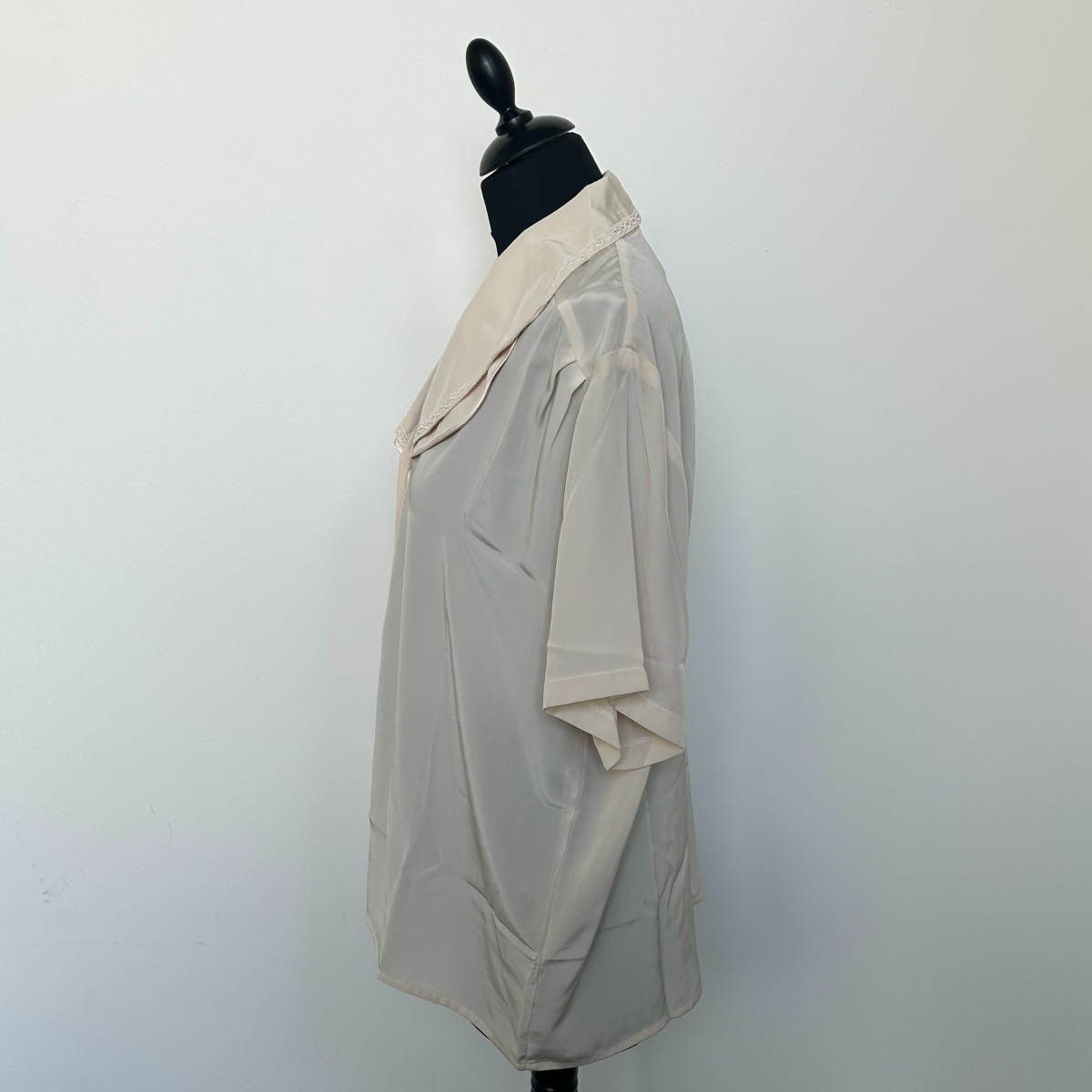 Voir photo 3 de Chemise Paris T.unique (taille M estimé) Chemise Paris T.unique (taille M estimé) Très bon état reconditionné photo 3