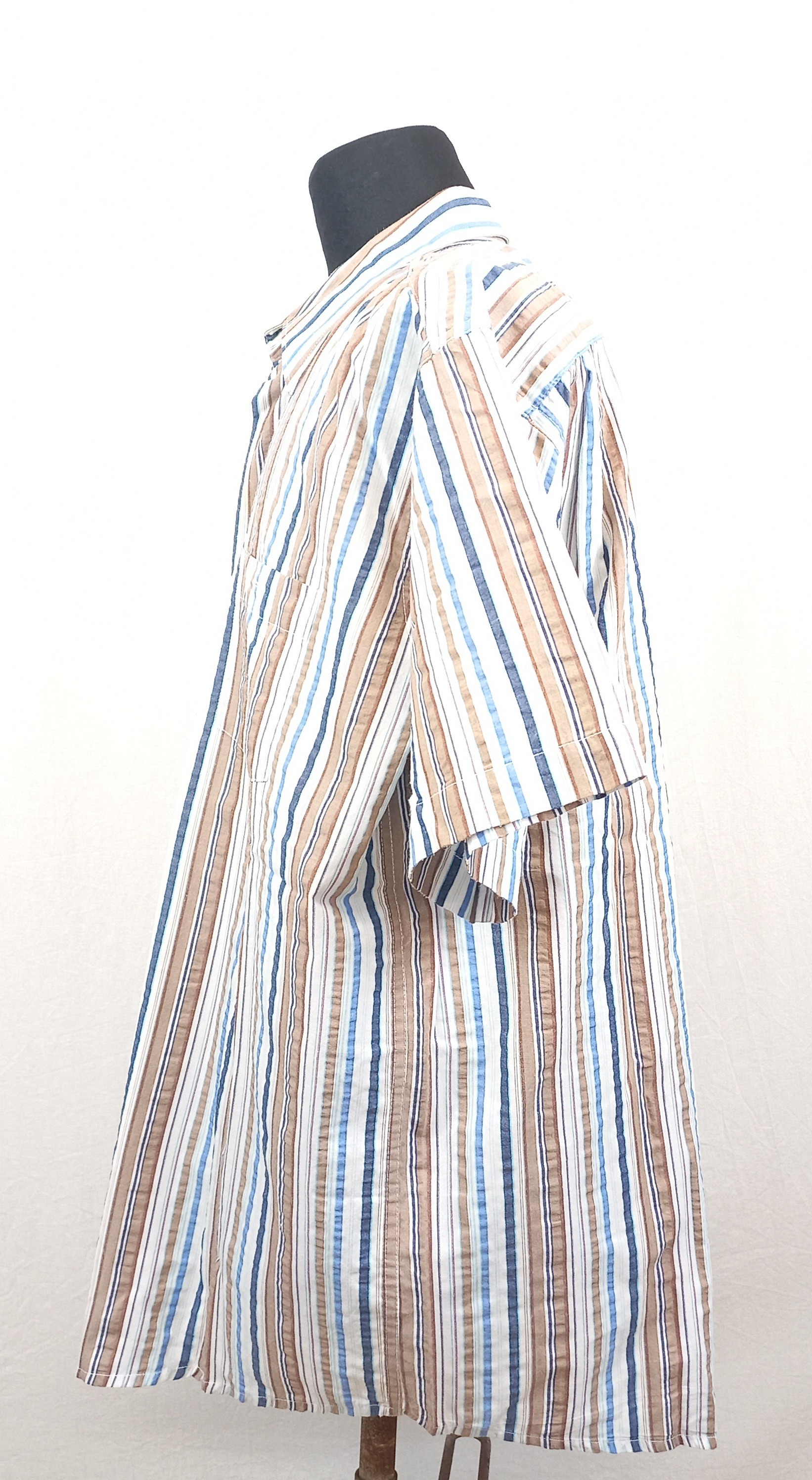 Voir photo 2 de Chemise rayures verticales bleu marron blanc "L'HOMME MODERNE" col classique coupe droite T5 Chemise rayures verticales bleu marron blanc "L'HOMME MODERNE" col classique coupe droite T5 Très bon état reconditionné photo 2