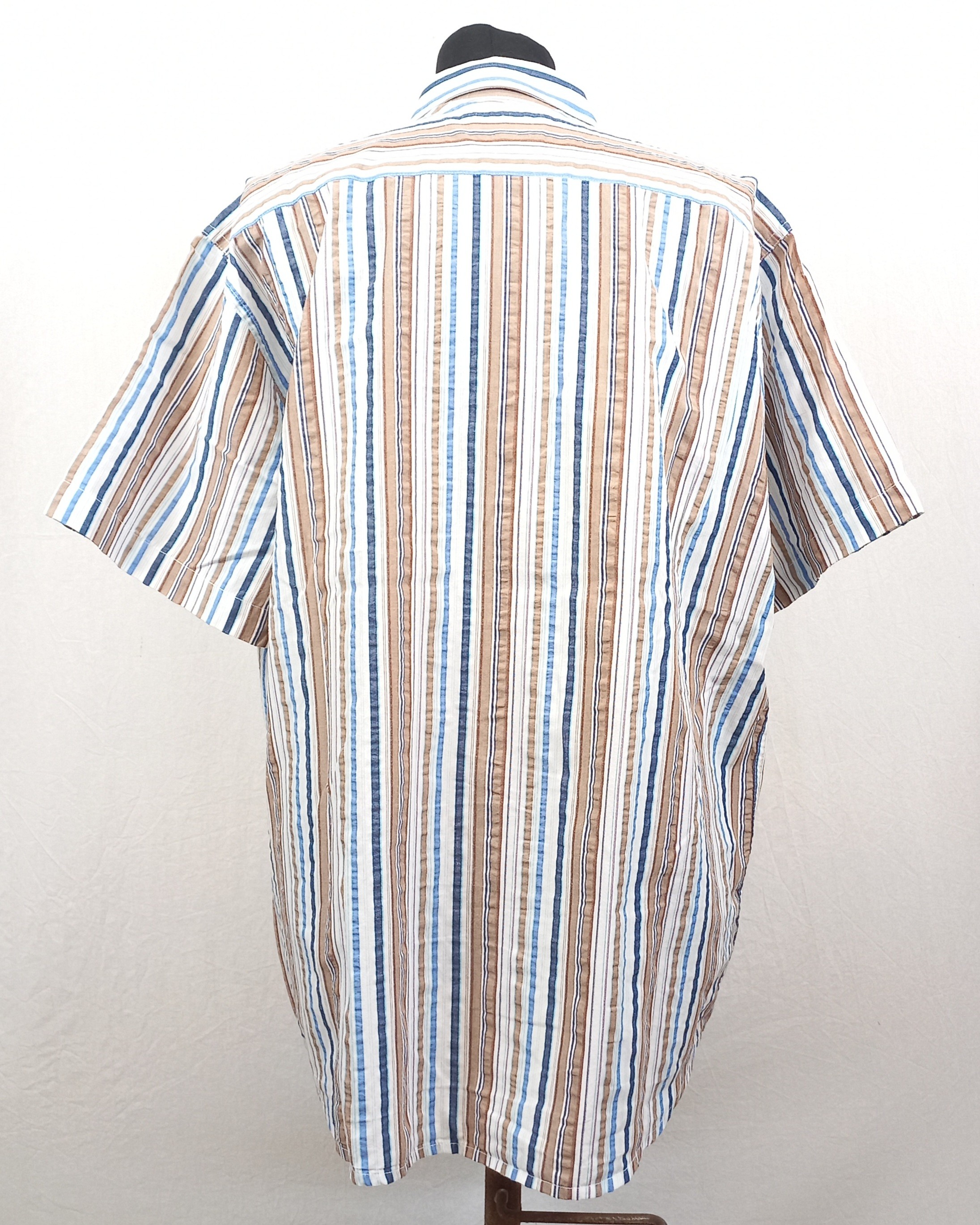 Voir photo 3 de Chemise rayures verticales bleu marron blanc "L'HOMME MODERNE" col classique coupe droite T5 Chemise rayures verticales bleu marron blanc "L'HOMME MODERNE" col classique coupe droite T5 Très bon état reconditionné photo 3