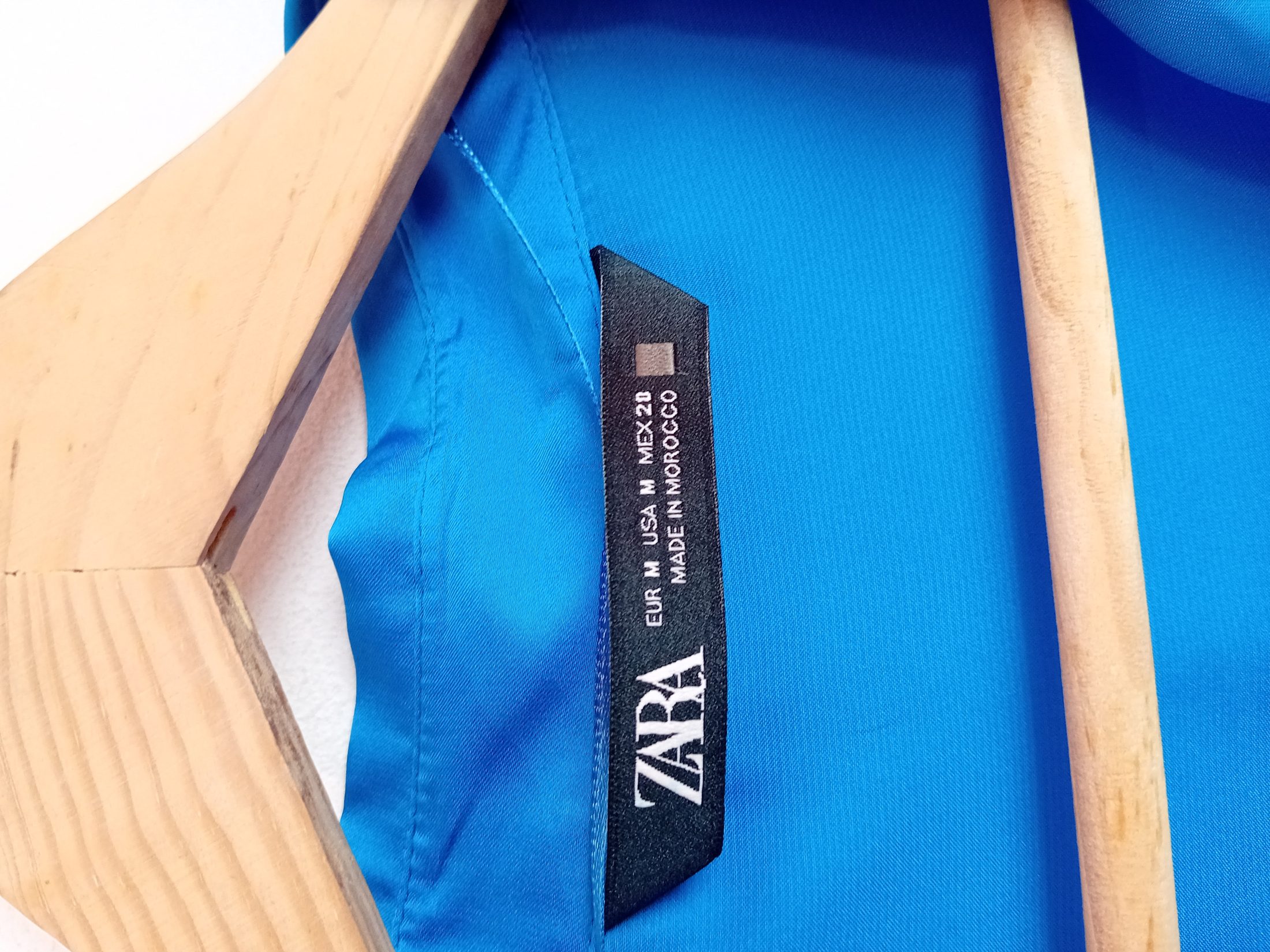 Voir photo 5 de Chemise Satinée Bleu Roi Zara M (T5710) Chemise Satinée Bleu Roi Zara M (T5710) Très bon état reconditionné photo 5