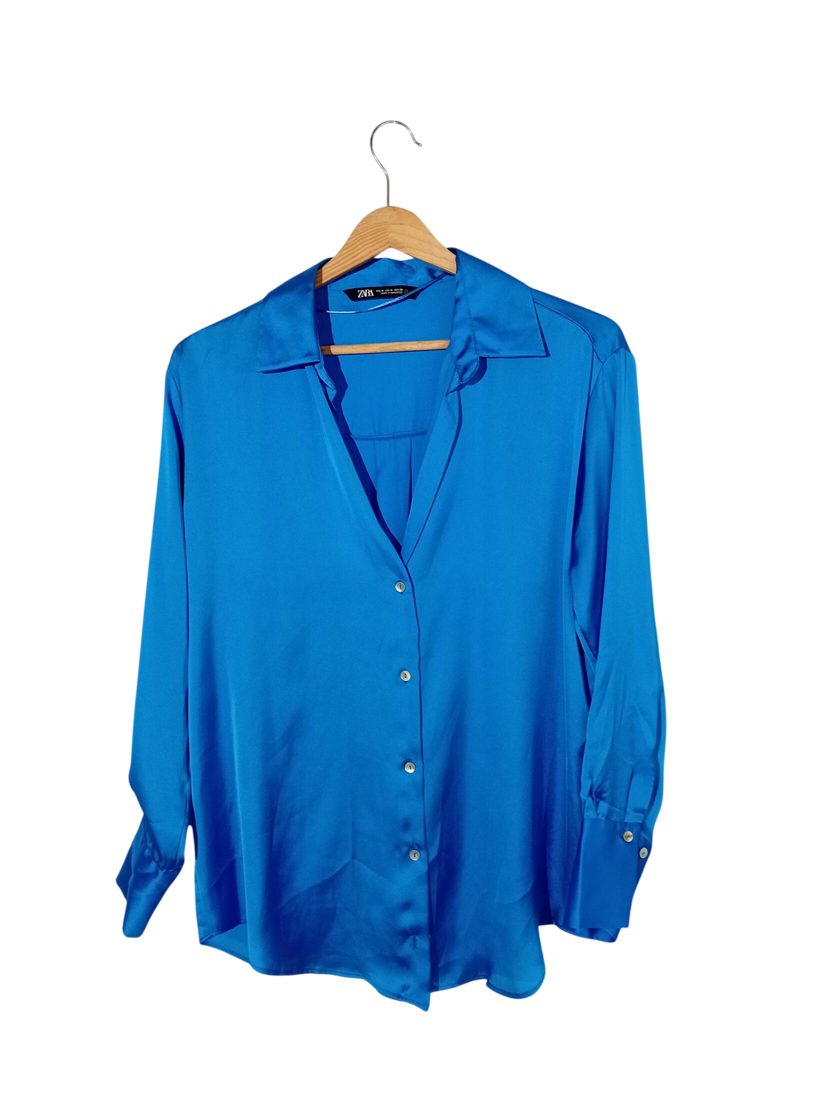 Acheter Chemise Satinée Bleu Roi Zara M (T5710) Très bon état - 10,00 € Chemise Satinée Bleu Roi Zara M (T5710) Très bon état reconditionné disponible sur Label Emmaüs