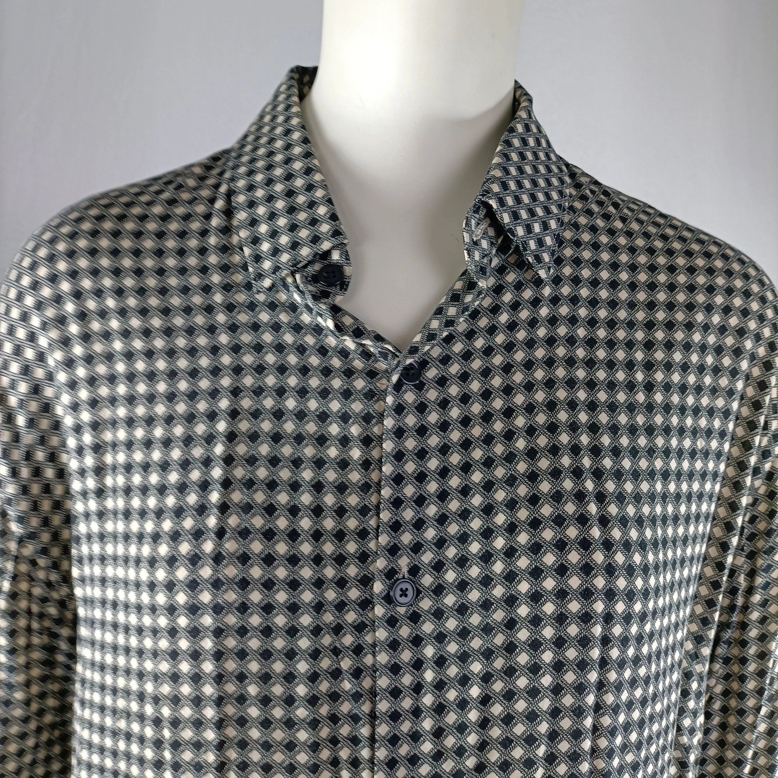 Voir photo 11 de Chemise The Kooples motif géométrique viscose fluide taille M Chemise The Kooples motif géométrique viscose fluide taille M Très bon état reconditionné photo 11