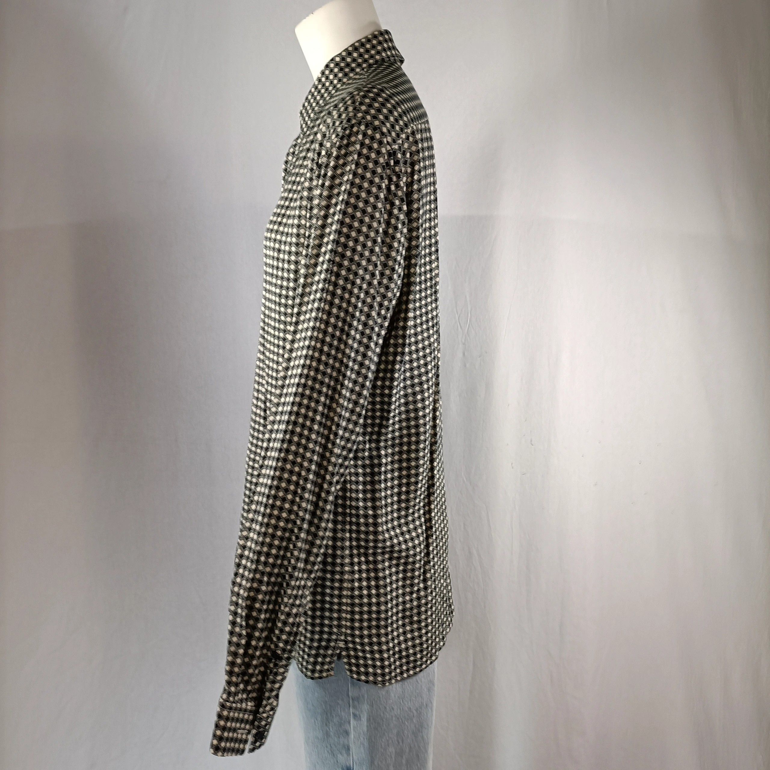 Voir photo 2 de Chemise The Kooples motif géométrique viscose fluide taille M Chemise The Kooples motif géométrique viscose fluide taille M Très bon état reconditionné photo 2