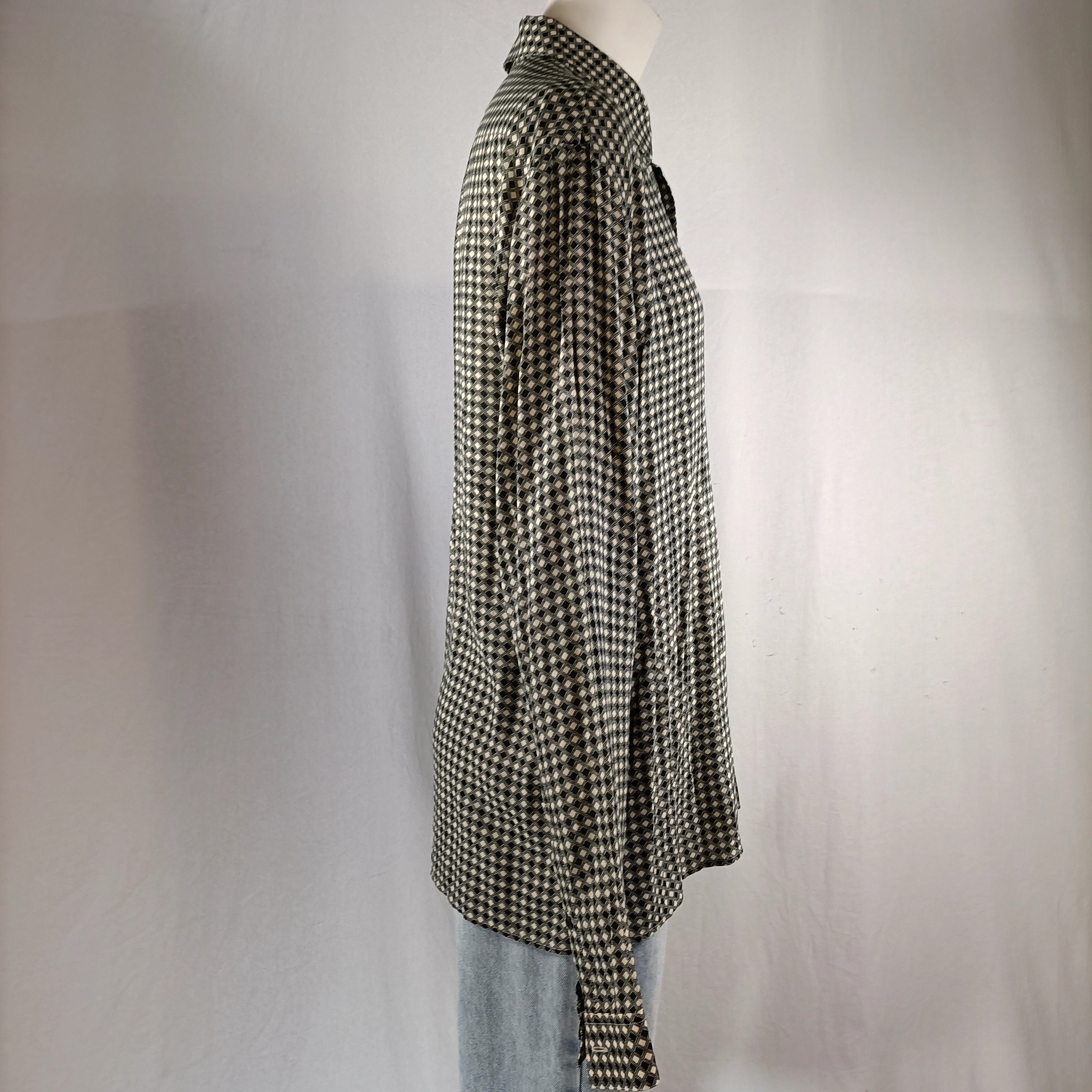 Voir photo 4 de Chemise The Kooples motif géométrique viscose fluide taille M Chemise The Kooples motif géométrique viscose fluide taille M Très bon état reconditionné photo 4