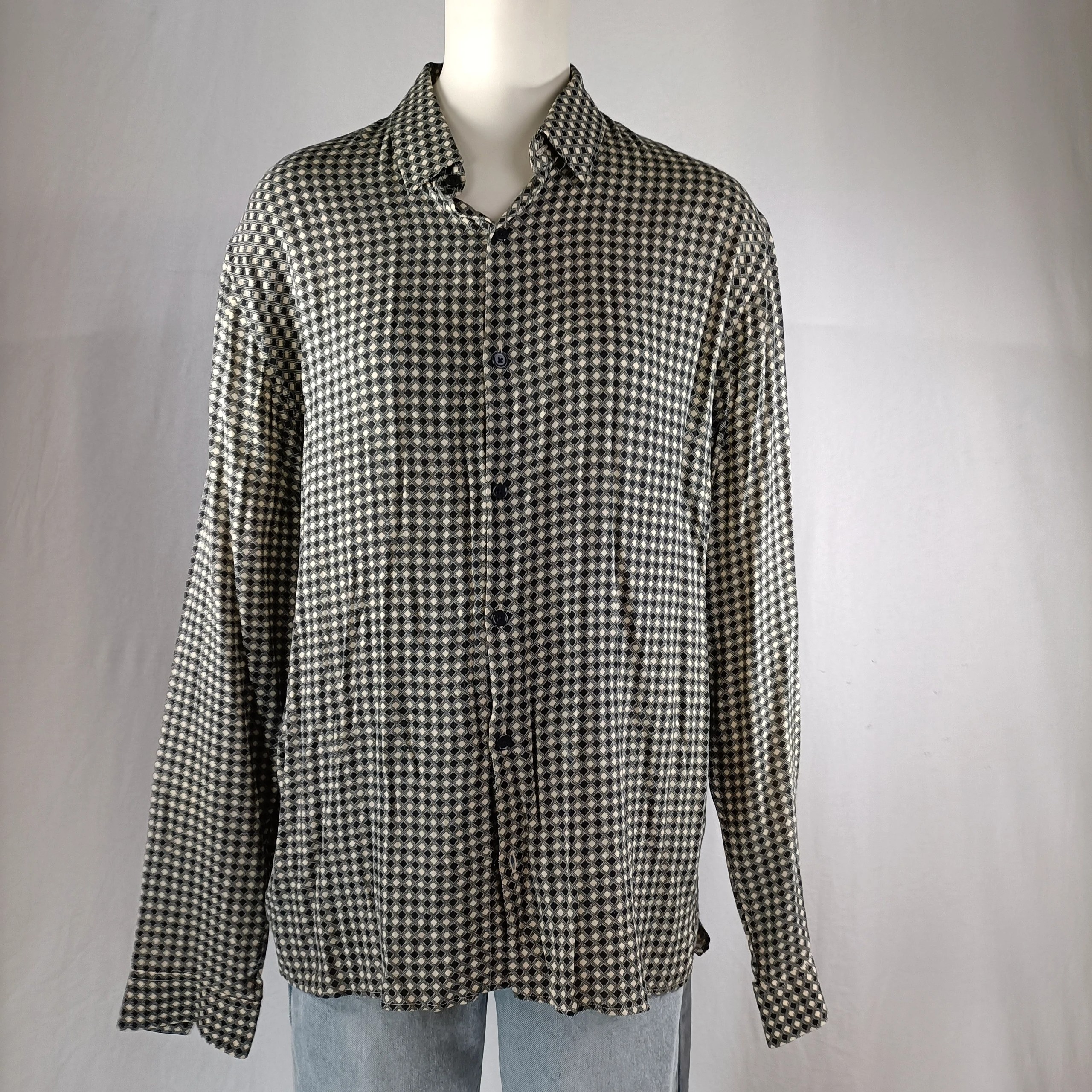 Voir photo 5 de Chemise The Kooples motif géométrique viscose fluide taille M Chemise The Kooples motif géométrique viscose fluide taille M Très bon état reconditionné photo 5