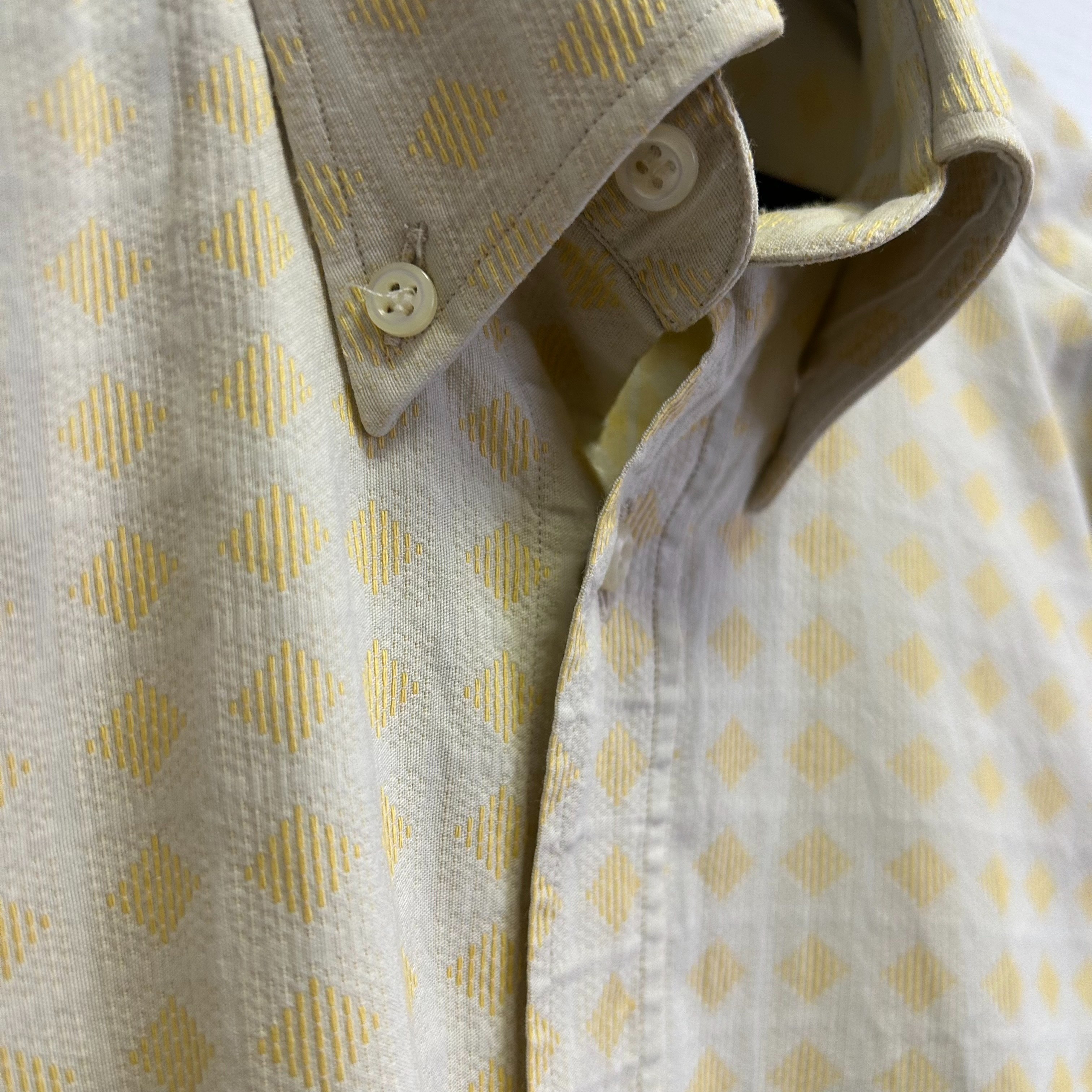 Voir photo 4 de Chemise Valentino jaune – Homme – Taille 38 Chemise Valentino jaune – Homme – Taille 38 Très bon état reconditionné photo 4