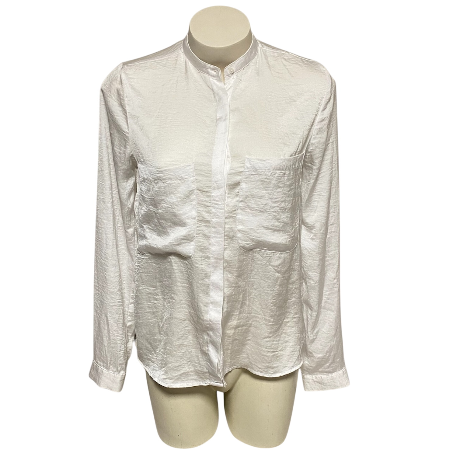 Chemisier Femme - Pull & Bear - S Très bon état - 10,00 € Chemisier Femme - Pull & Bear - S Très bon état reconditionné disponible sur Label Emmaüs