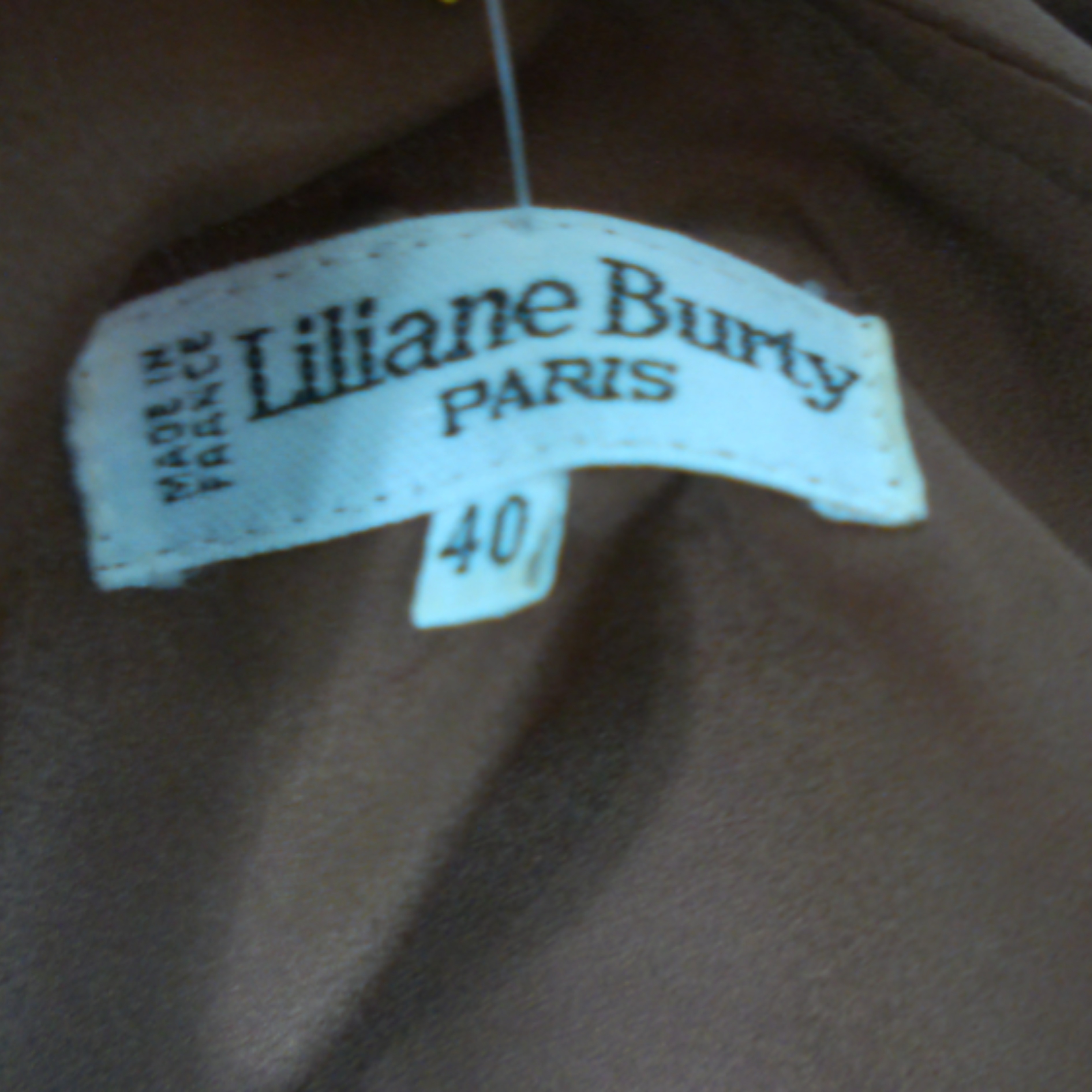 Voir photo 10 de Chemisier LILIANE BURTY, marron avec cap sur le col, fait en France, taille 40 Chemisier LILIANE BURTY, marron avec cap sur le col, fait en France, taille 40 Bon état reconditionné photo 10