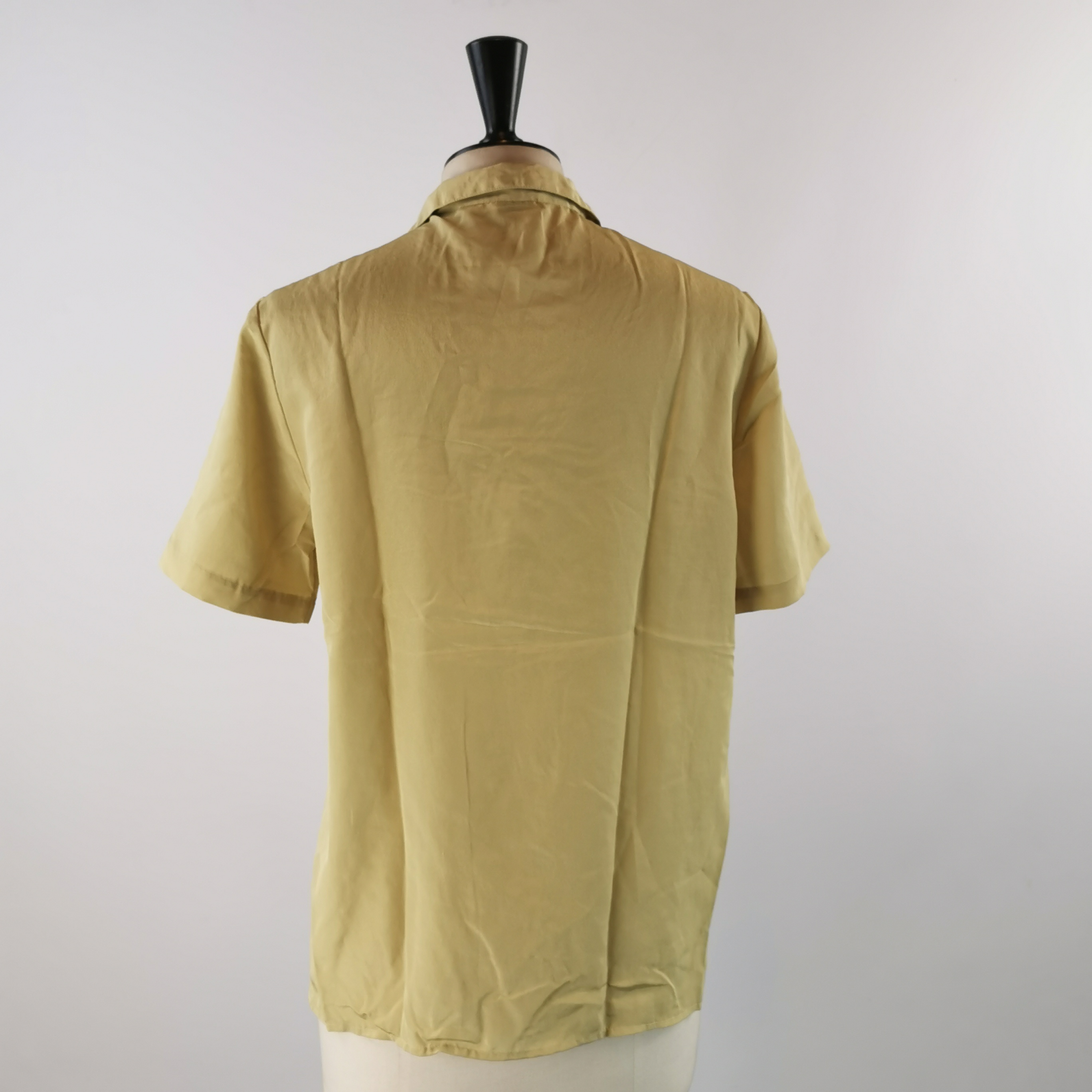 Voir photo 2 de Chemisier manches courtes vintage – Daniel Hechter – Taille 38 – Jaune pastel / doré clair Chemisier manches courtes vintage – Daniel Hechter – Taille 38 – Jaune pastel / doré clair Très bon état reconditionné photo 2