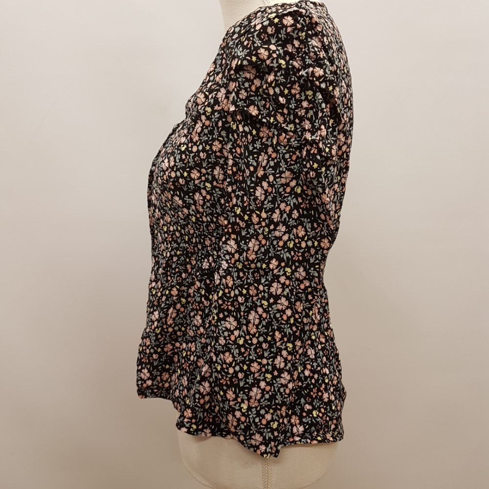 Voir photo 2 de Chemisier noir à petites fleurs multicolores - BONOBO - Taille S Chemisier noir à petites fleurs multicolores - BONOBO - Taille S Très bon état reconditionné photo 2