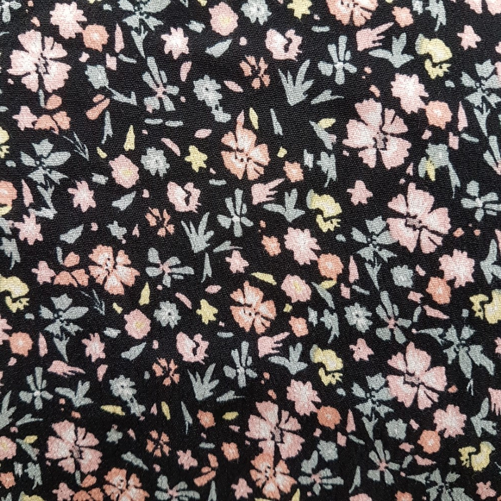 Voir photo 6 de Chemisier noir à petites fleurs multicolores - BONOBO - Taille S Chemisier noir à petites fleurs multicolores - BONOBO - Taille S Très bon état reconditionné photo 6