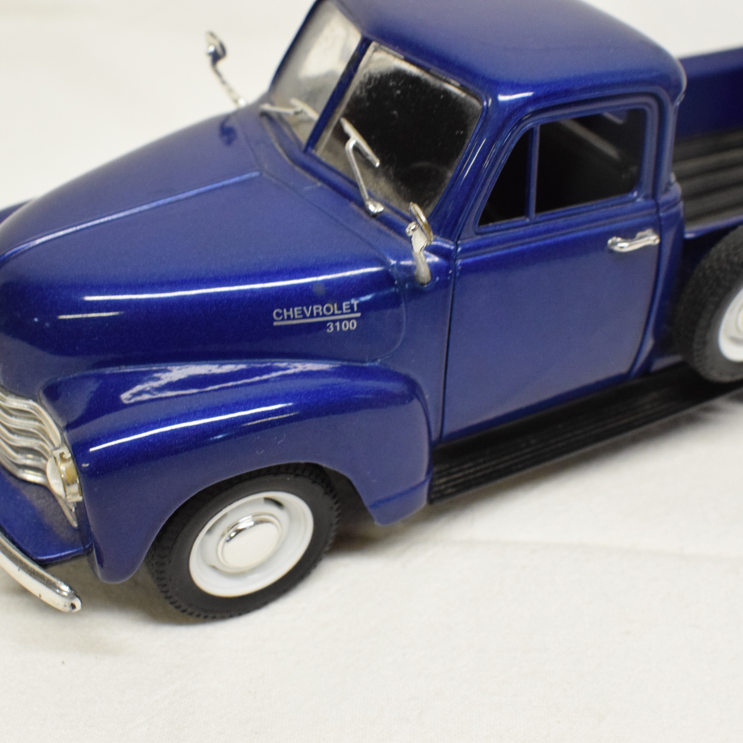 Voir photo 4 de Chevrolet pick-up 1953 échelle 1:24 par WELLY Chevrolet pick-up 1953 échelle 1:24 par WELLY État correct reconditionné photo 4