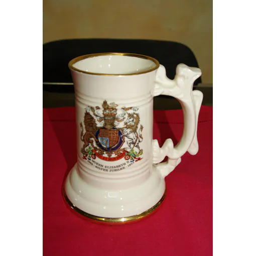 Chope À Bière Queen Elizabeth 2 , Silver Jubilé 1952-1977. occasion reconditionné disponible sur Rakuten