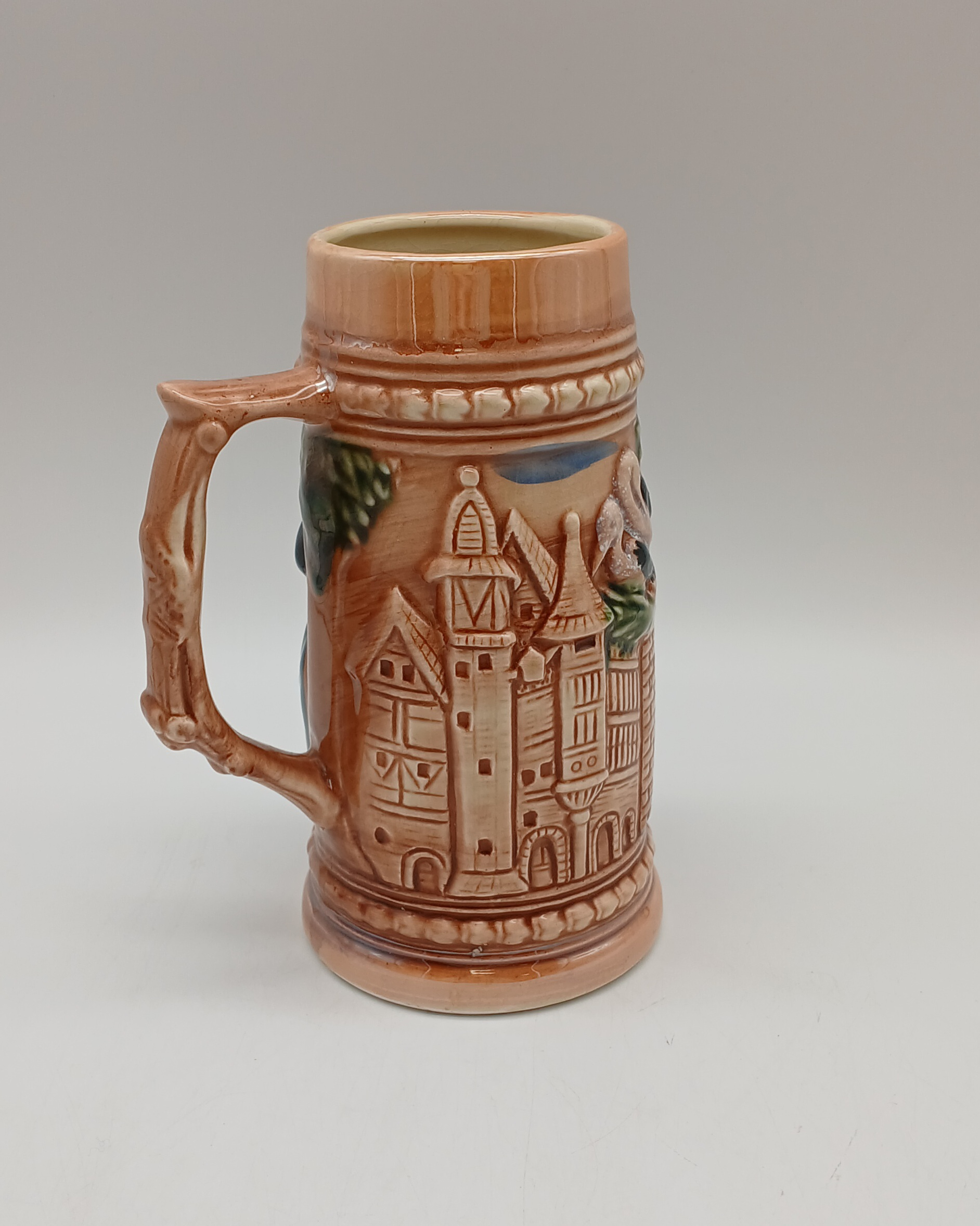 Voir photo 5 de Chope de bière vintage en céramique à relief – Décor Alsacien / Allemand & Château (Made in Japan) Chope de bière vintage en céramique à relief – Décor Alsacien / Allemand & Château (Made in Japan) reconditionné photo 5