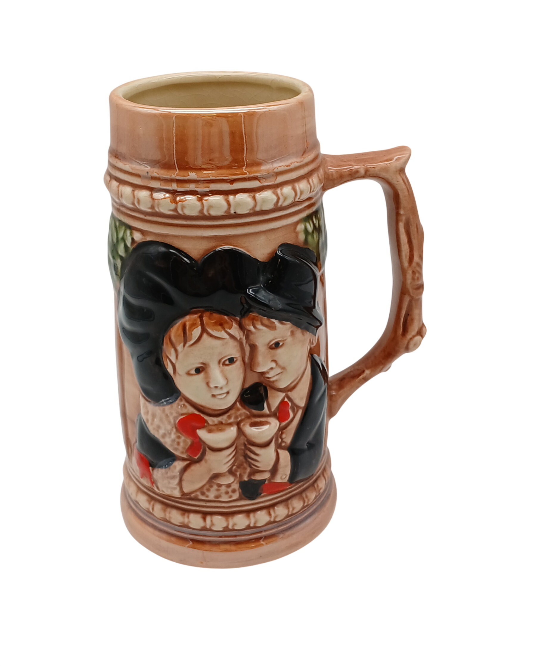 Chope de bière vintage en céramique à relief – Décor Alsacien / Allemand & Château (Made in Japan) - 12,00 € Chope de bière vintage en céramique à relief – Décor Alsacien / Allemand & Château (Made in Japan) reconditionné disponible sur Label Emmaüs