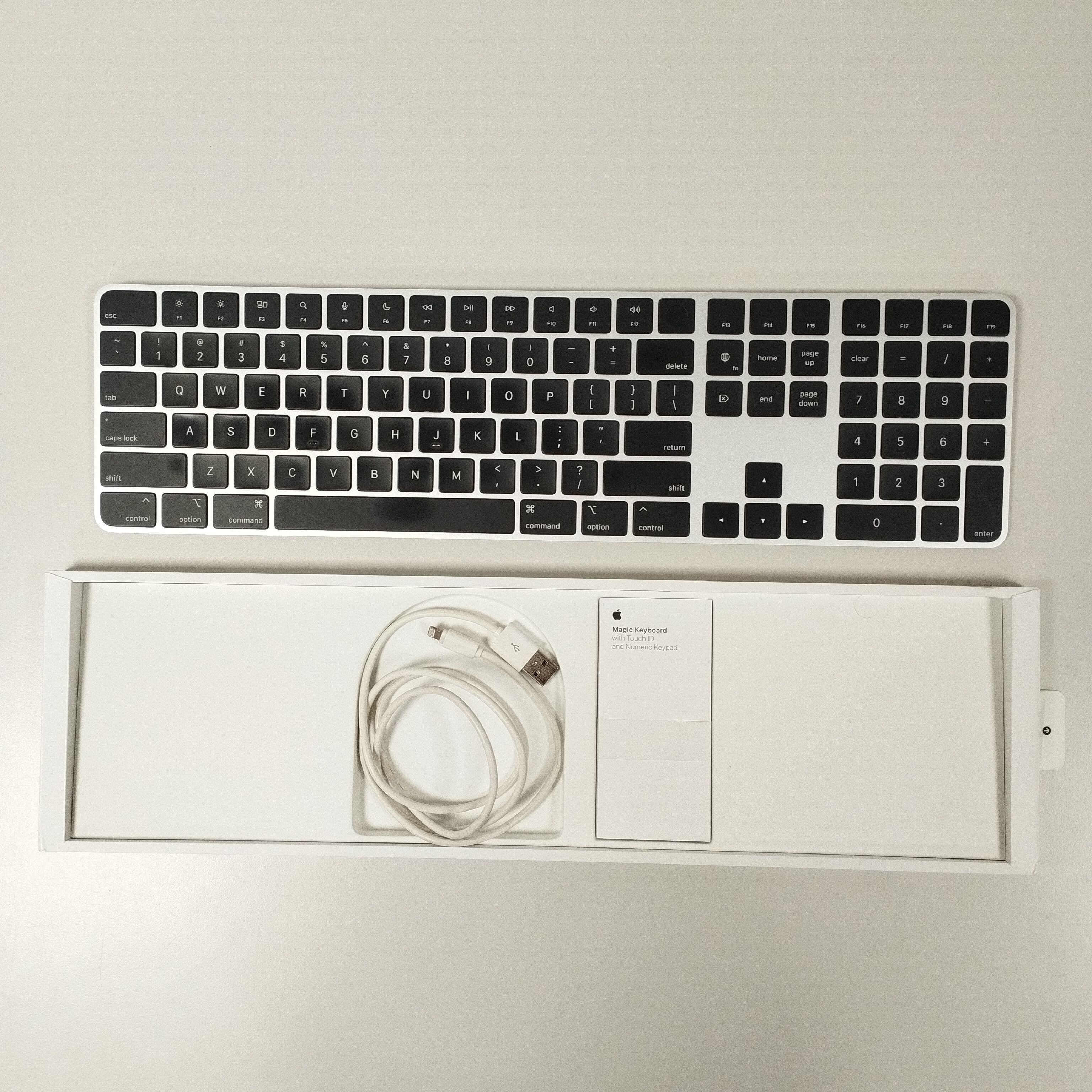 Voir photo 3 de Clavier Magic Keyboard Apple avec Touch ID (QWERTY) Clavier Magic Keyboard Apple avec Touch ID (QWERTY) Parfait état reconditionné photo 3