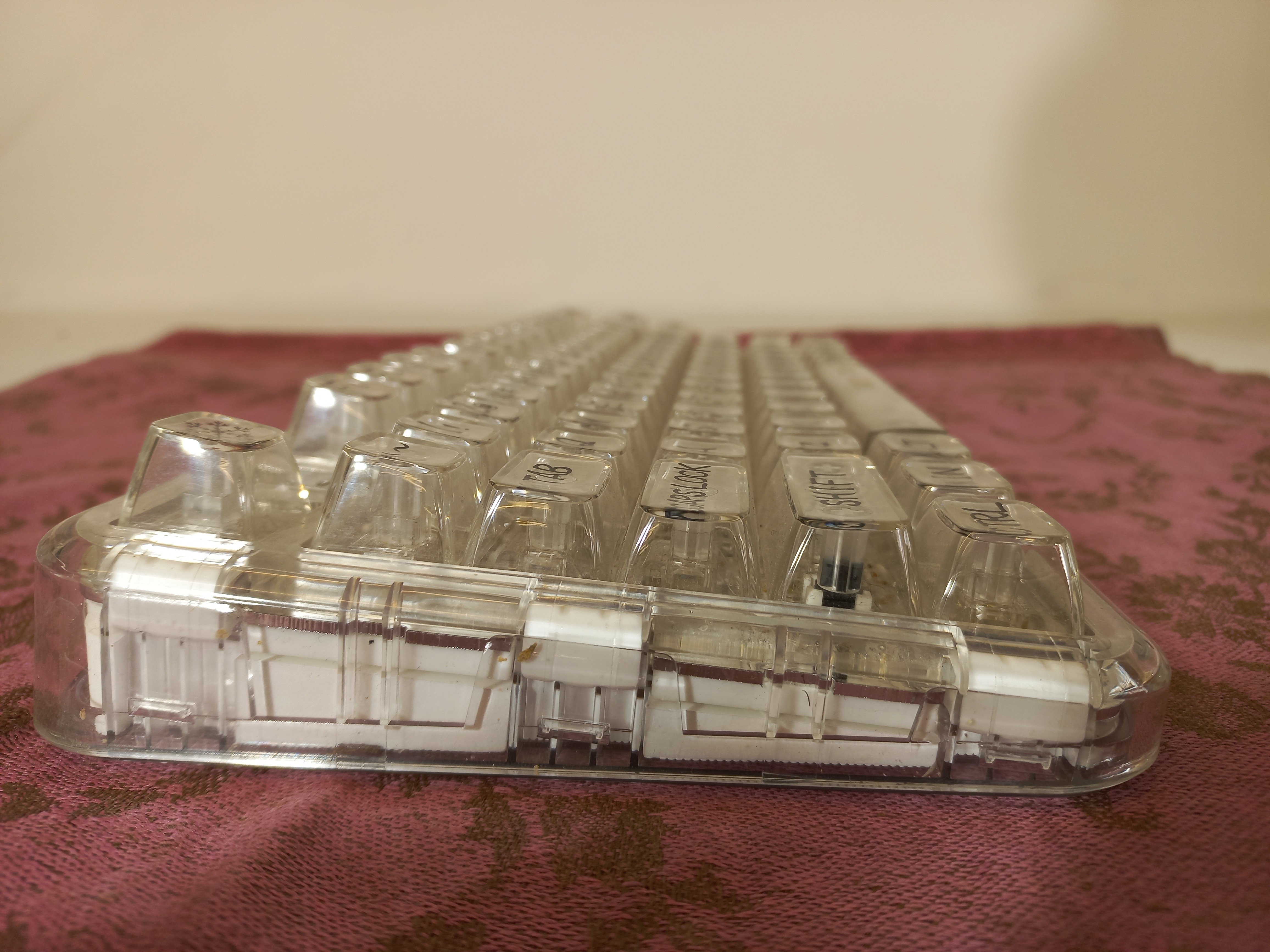 Voir photo 3 de Clavier mécanique transparent de la marque COOL KILLER CK 75 . Une largeur de 37 cm , une longueur de 14 cm . Bon etat Clavier mécanique transparent de la marque COOL KILLER CK 75 . Une largeur de 37 cm , une longueur de 14 cm . Bon etat Bon état reconditionné photo 3