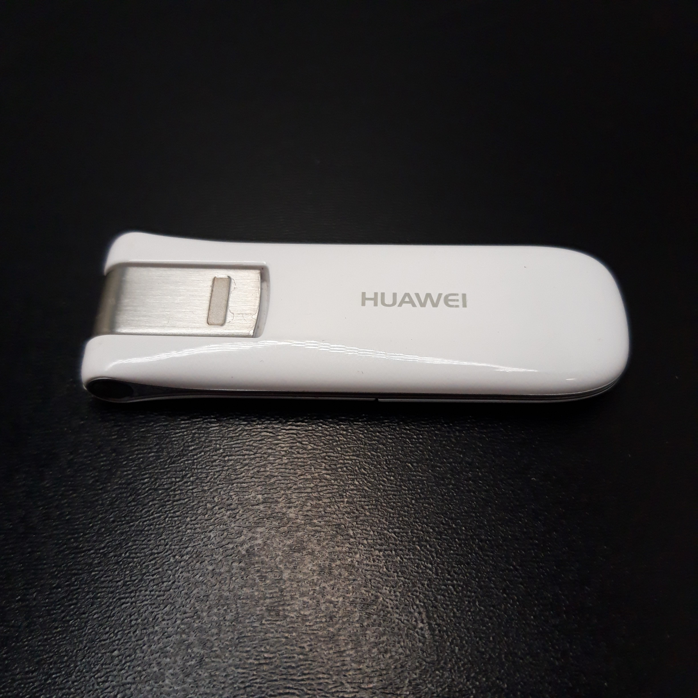 Acheter Clé 4g - Huawei Bon état - 15,00 € | Dero Clé 4g - Huawei Bon état reconditionné disponible sur Label Emmaüs | Dero