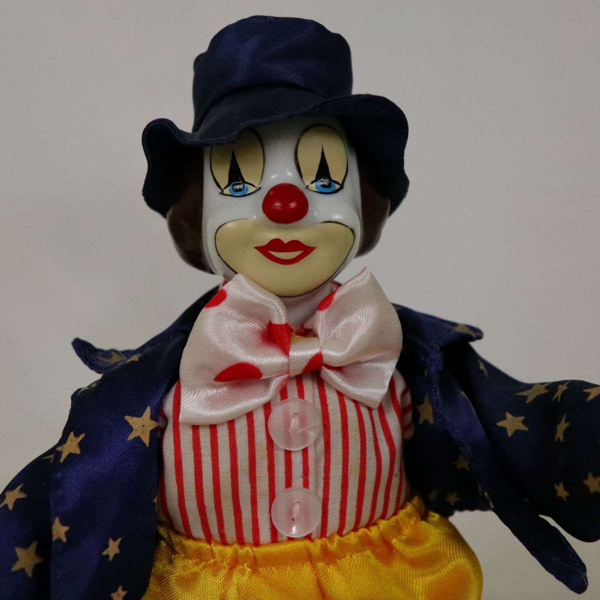 Voir photo 2 de Clown automate sur socle - Boite à musique - Poupée porcelaine Clown automate sur socle - Boite à musique - Poupée porcelaine Parfait état reconditionné photo 2