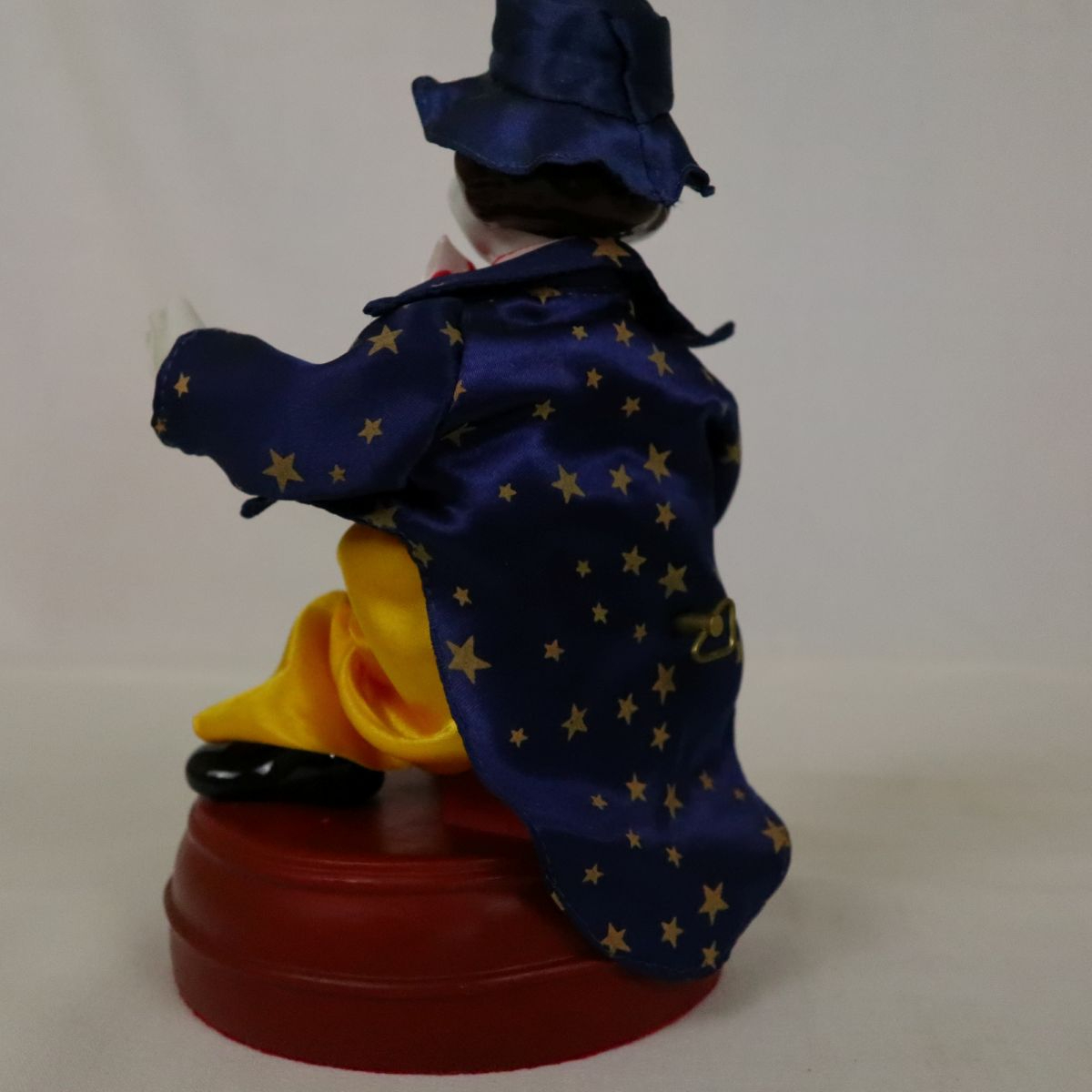 Voir photo 3 de Clown automate sur socle - Boite à musique - Poupée porcelaine Clown automate sur socle - Boite à musique - Poupée porcelaine Parfait état reconditionné photo 3