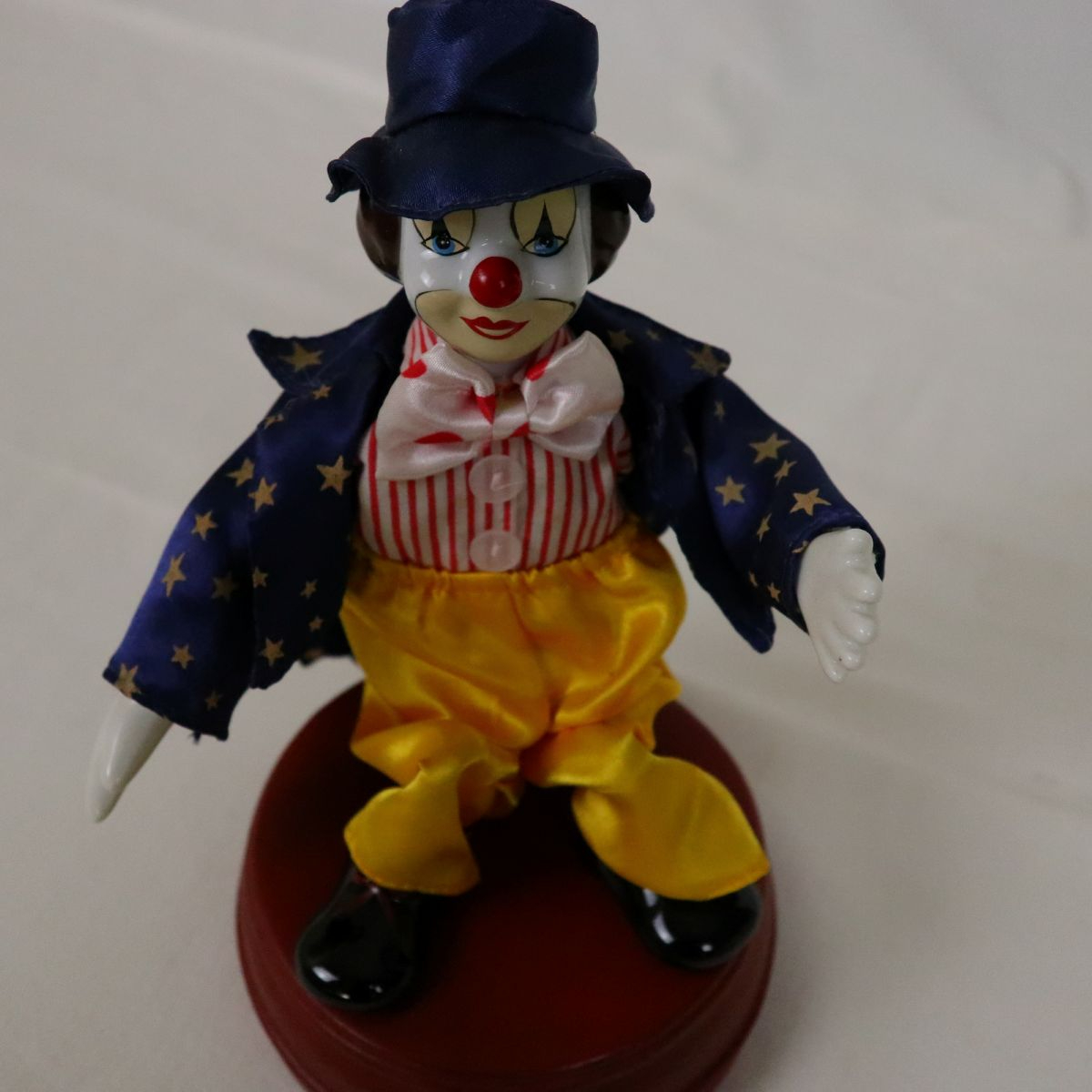 Voir photo 6 de Clown automate sur socle - Boite à musique - Poupée porcelaine Clown automate sur socle - Boite à musique - Poupée porcelaine Parfait état reconditionné photo 6