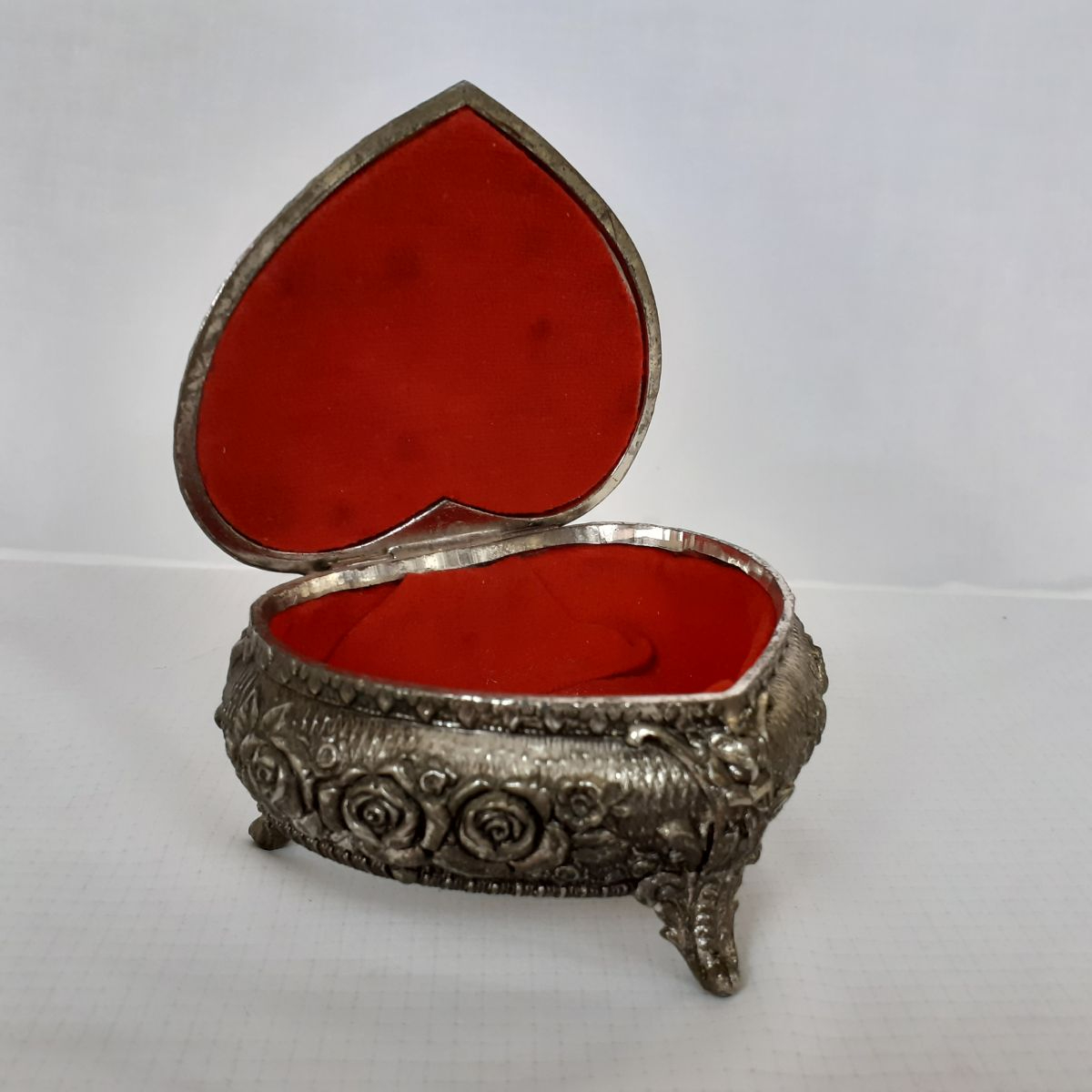 Voir photo 2 de Coffre à bijoux - étain - Coeur rouge Coffre à bijoux - étain - Coeur rouge Très bon état reconditionné photo 2
